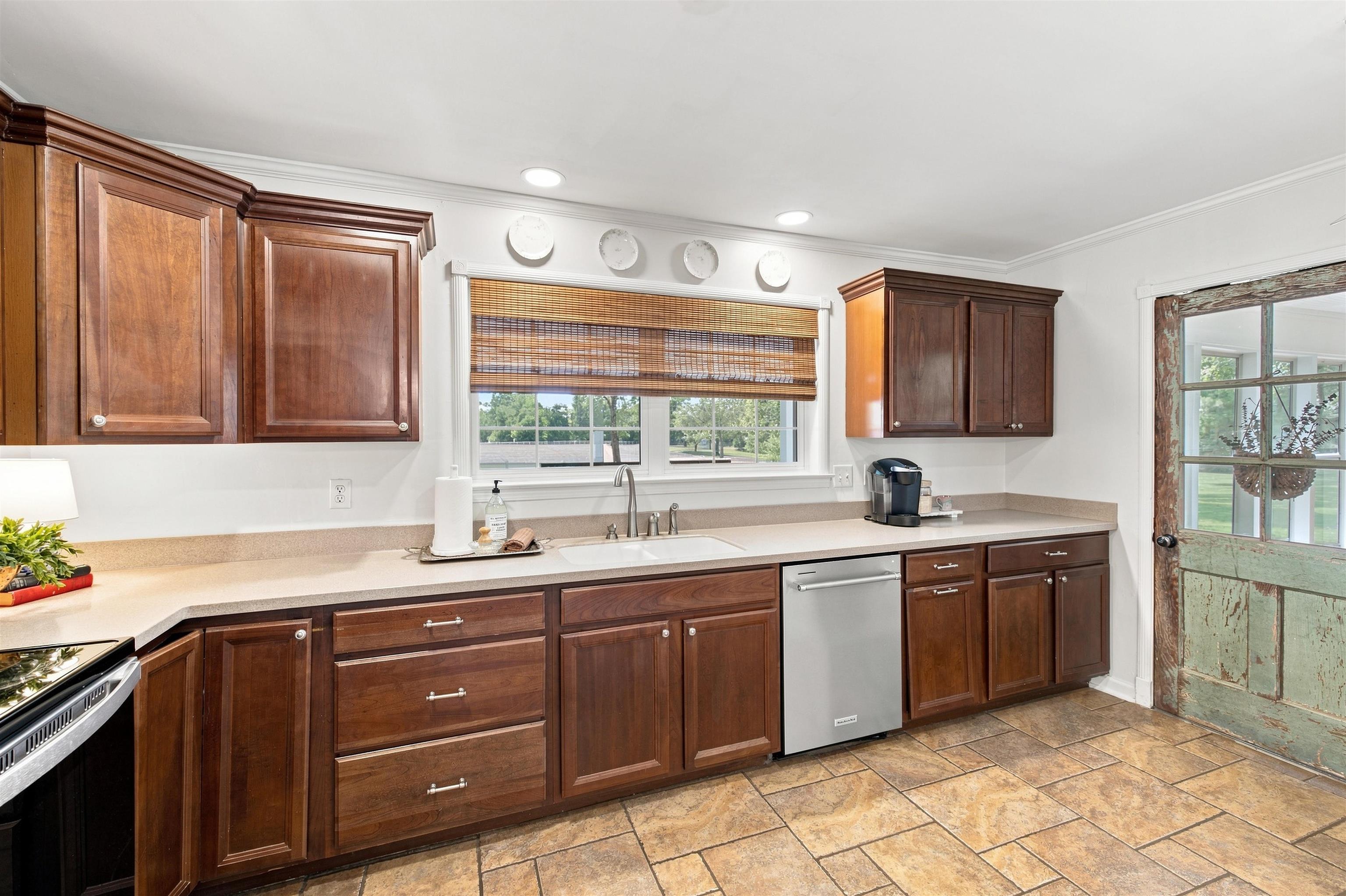 6265 Twin Oaks Dr Property Photo 7