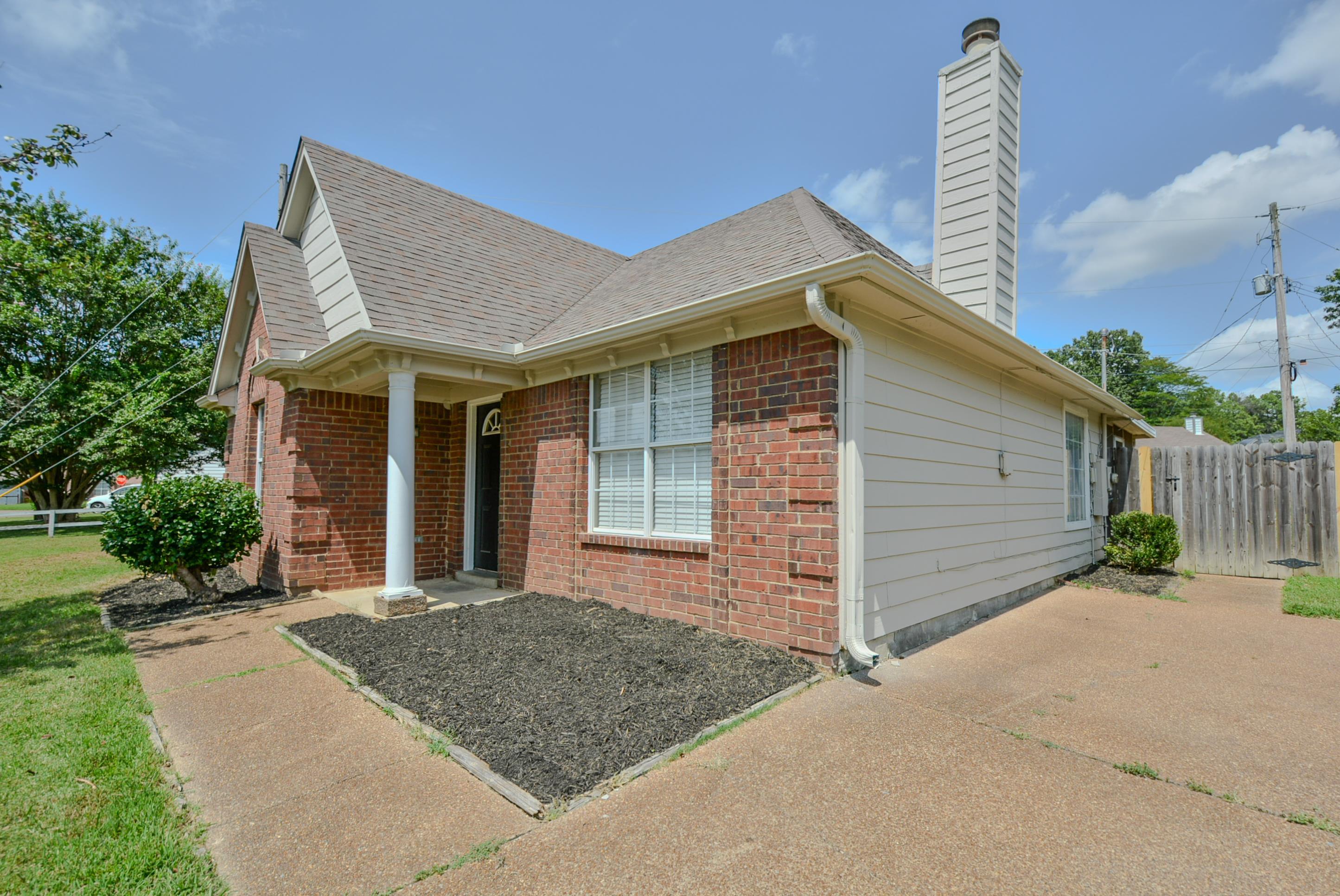 6878 Brady Hill Dr Property Photo 3