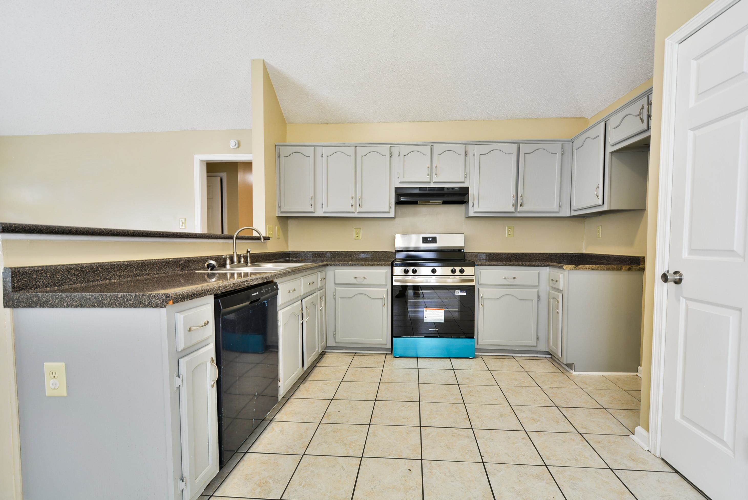 6878 Brady Hill Dr Property Photo 7