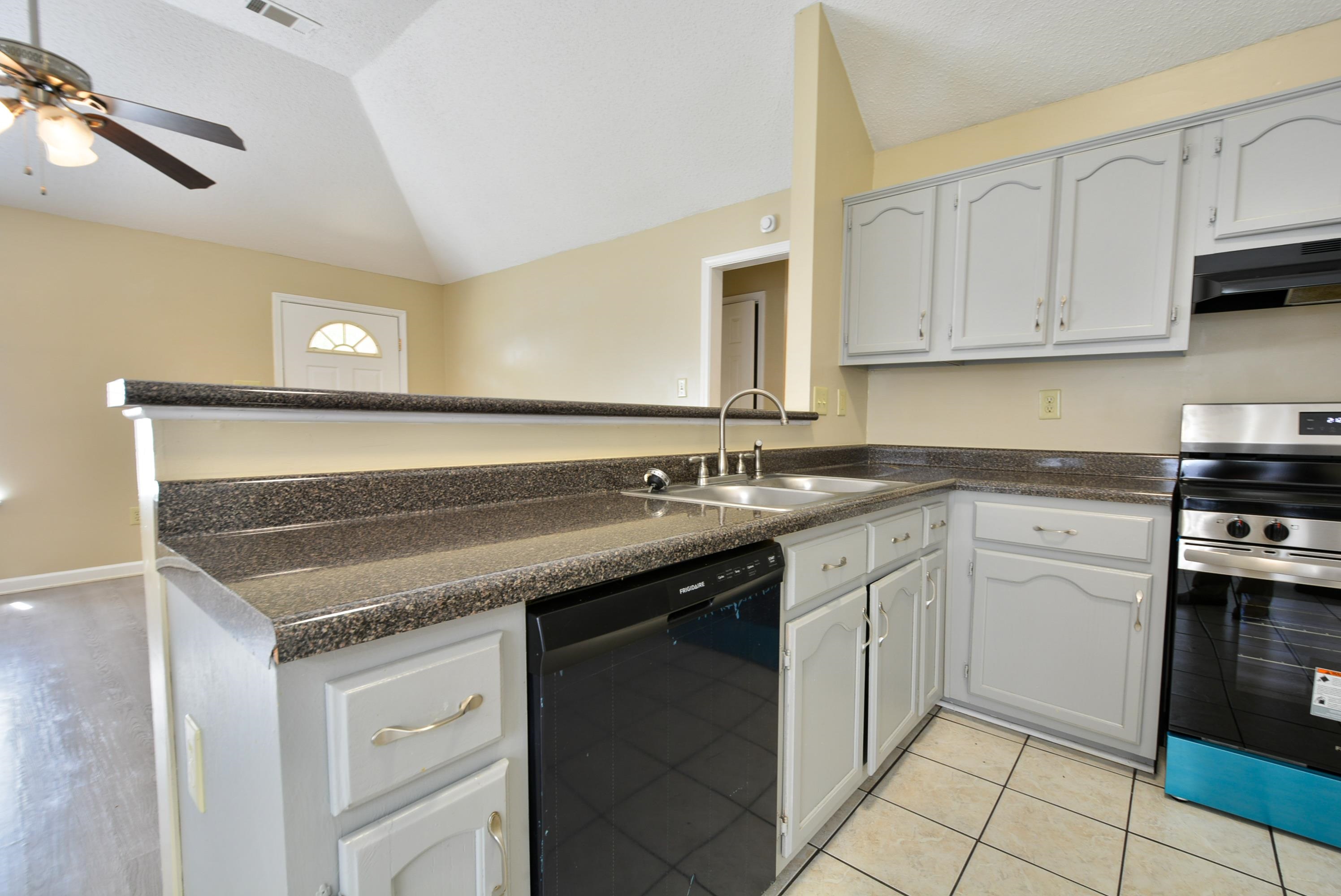 6878 Brady Hill Dr Property Photo 9