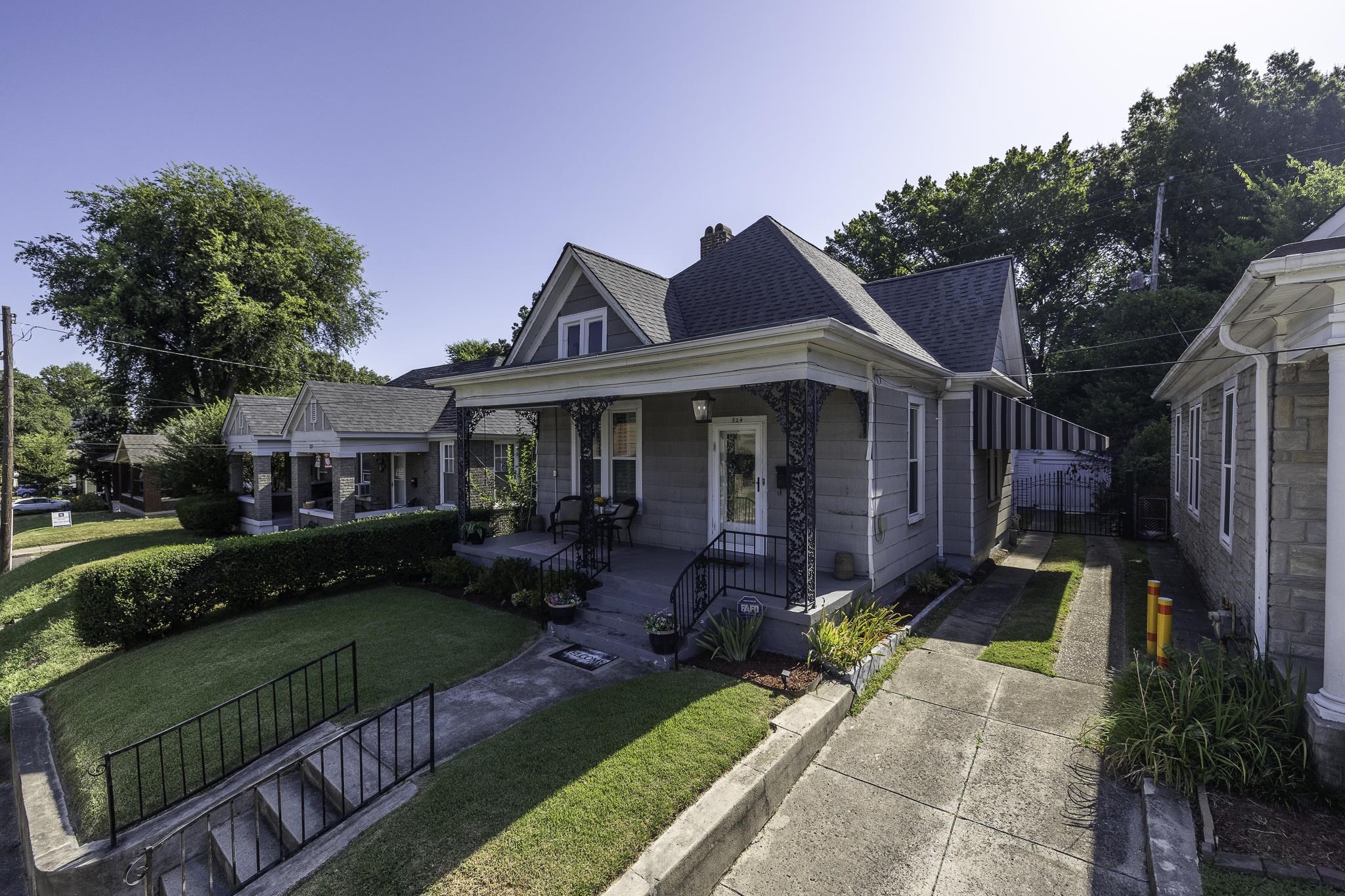 924 MEDA ST Property Photo 1