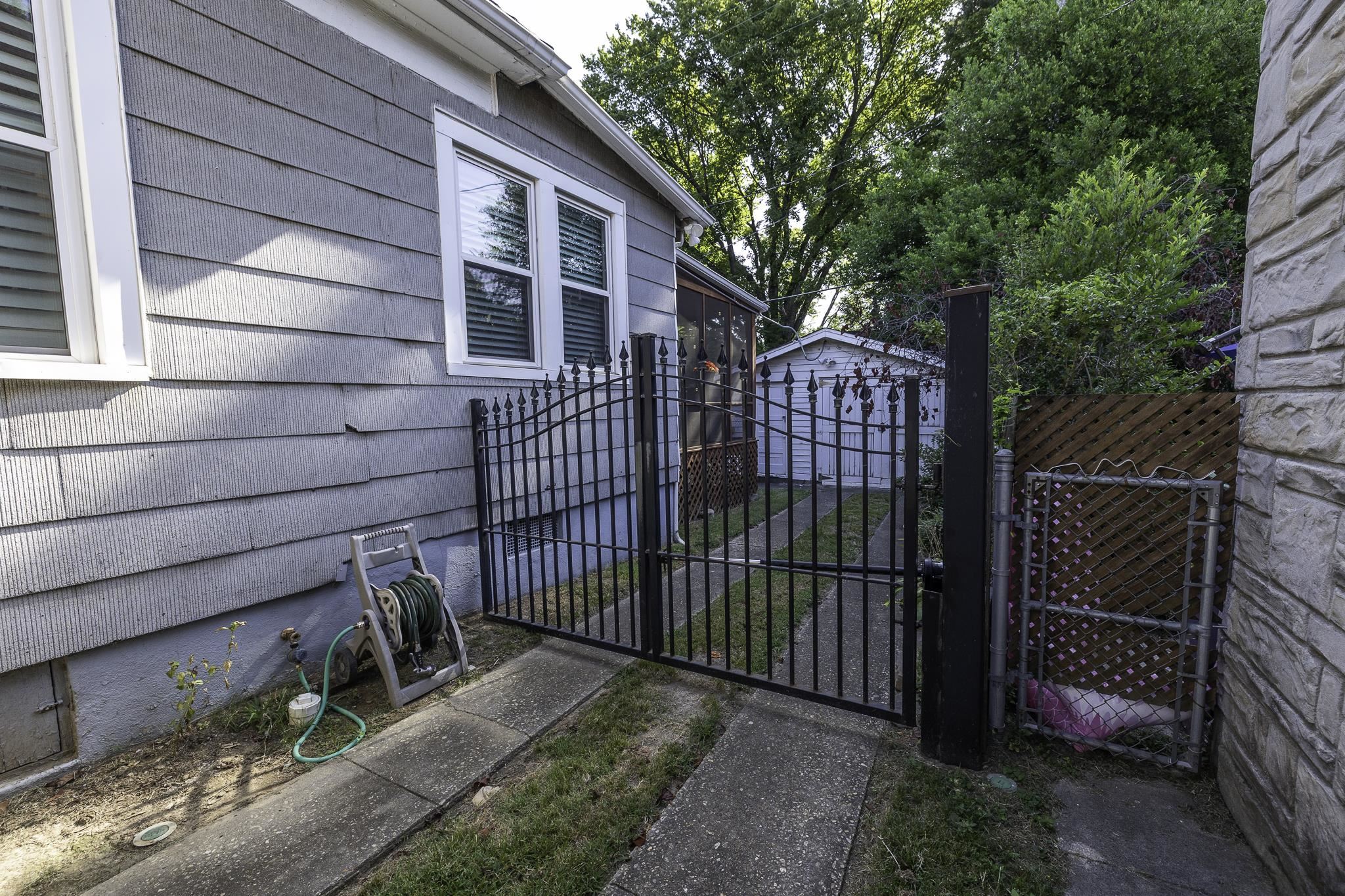 924 Meda St Property Photo 16