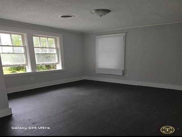 1184 Saxon Ave Property Photo 3