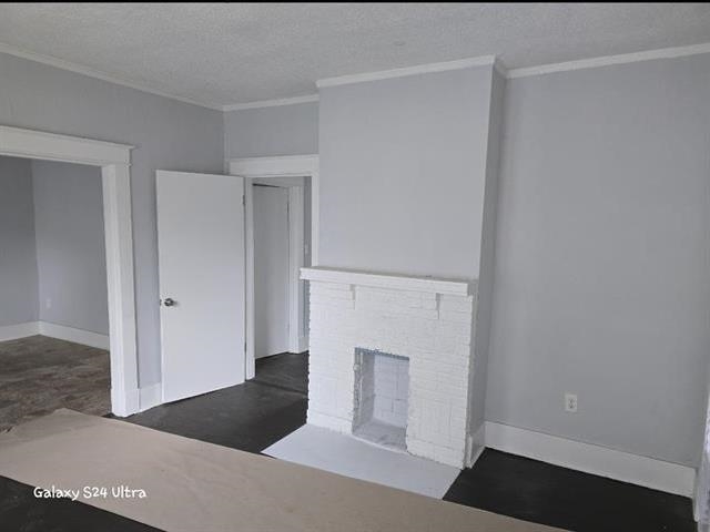 1184 Saxon Ave Property Photo 4