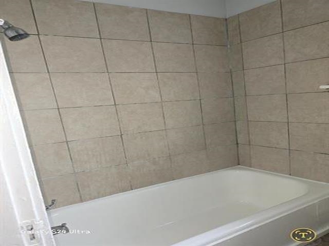 1184 Saxon Ave Property Photo 5