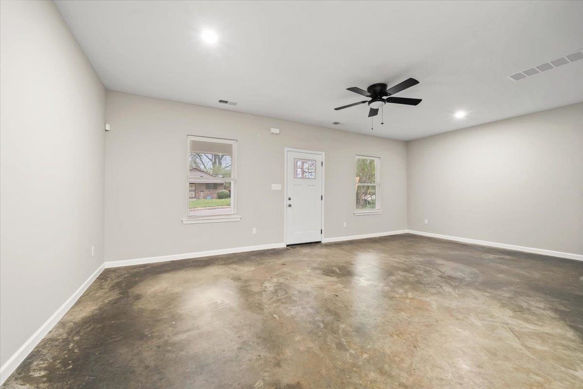 2895 Yale Ave Property Photo 5