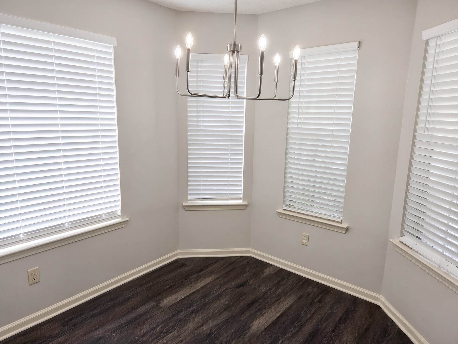 8134 Timber Knoll Ln Property Photo 5