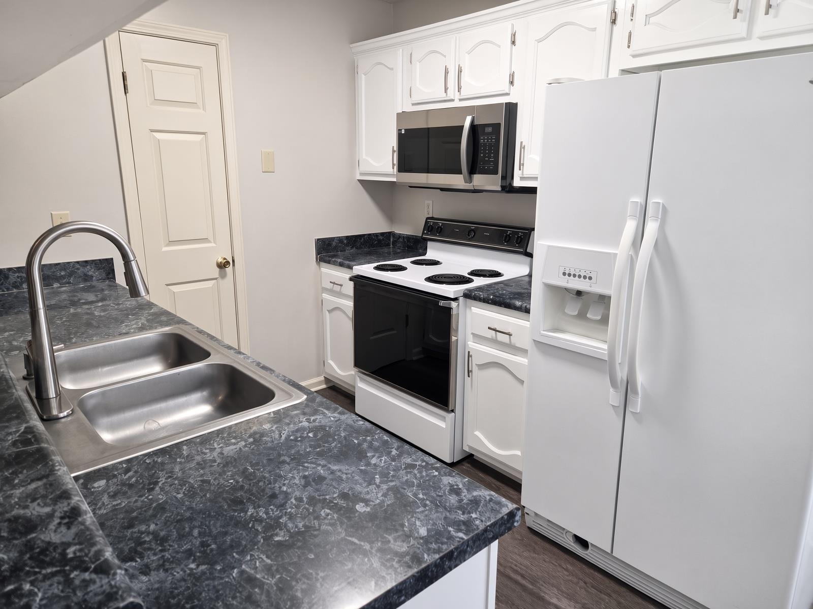 8134 Timber Knoll Ln Property Photo 6