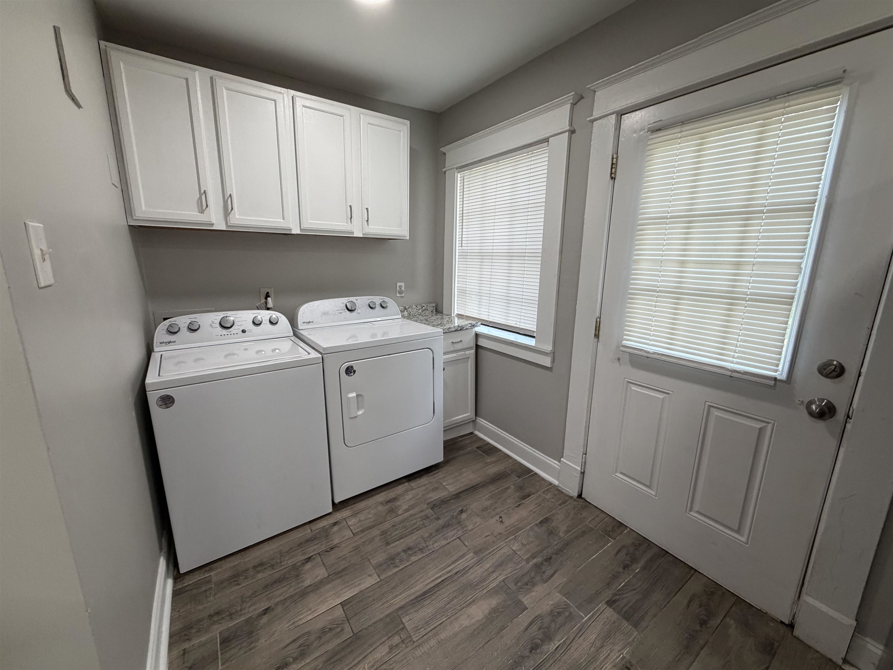 2078 Walker Ave Property Photo 5