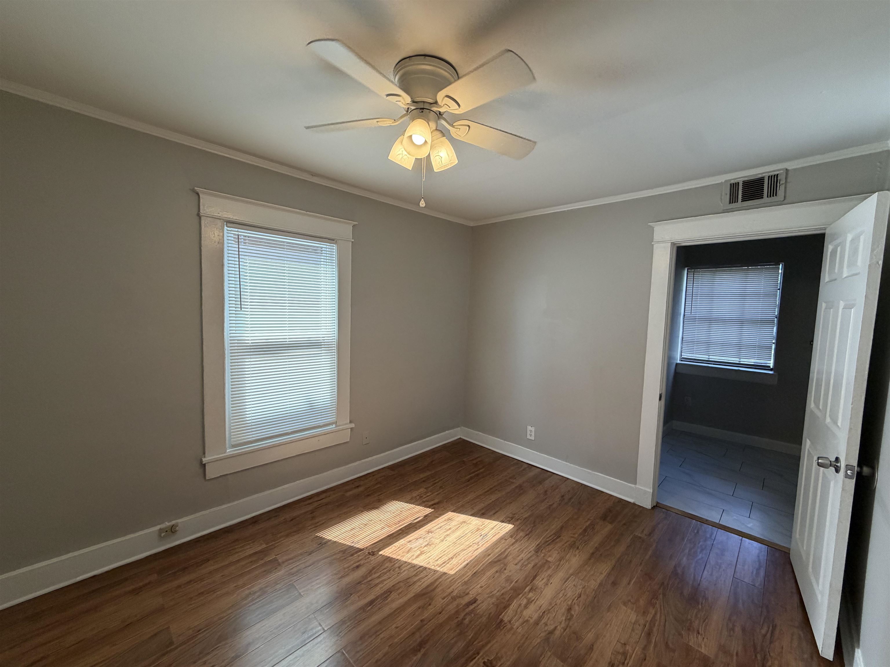 2078 Walker Ave Property Photo 6