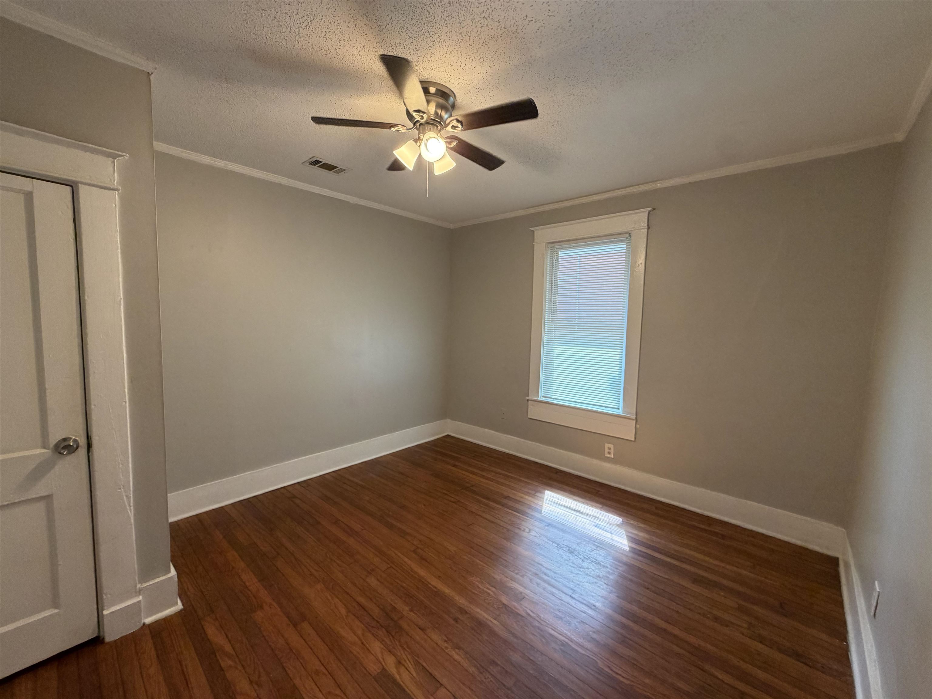 2078 Walker Ave Property Photo 7