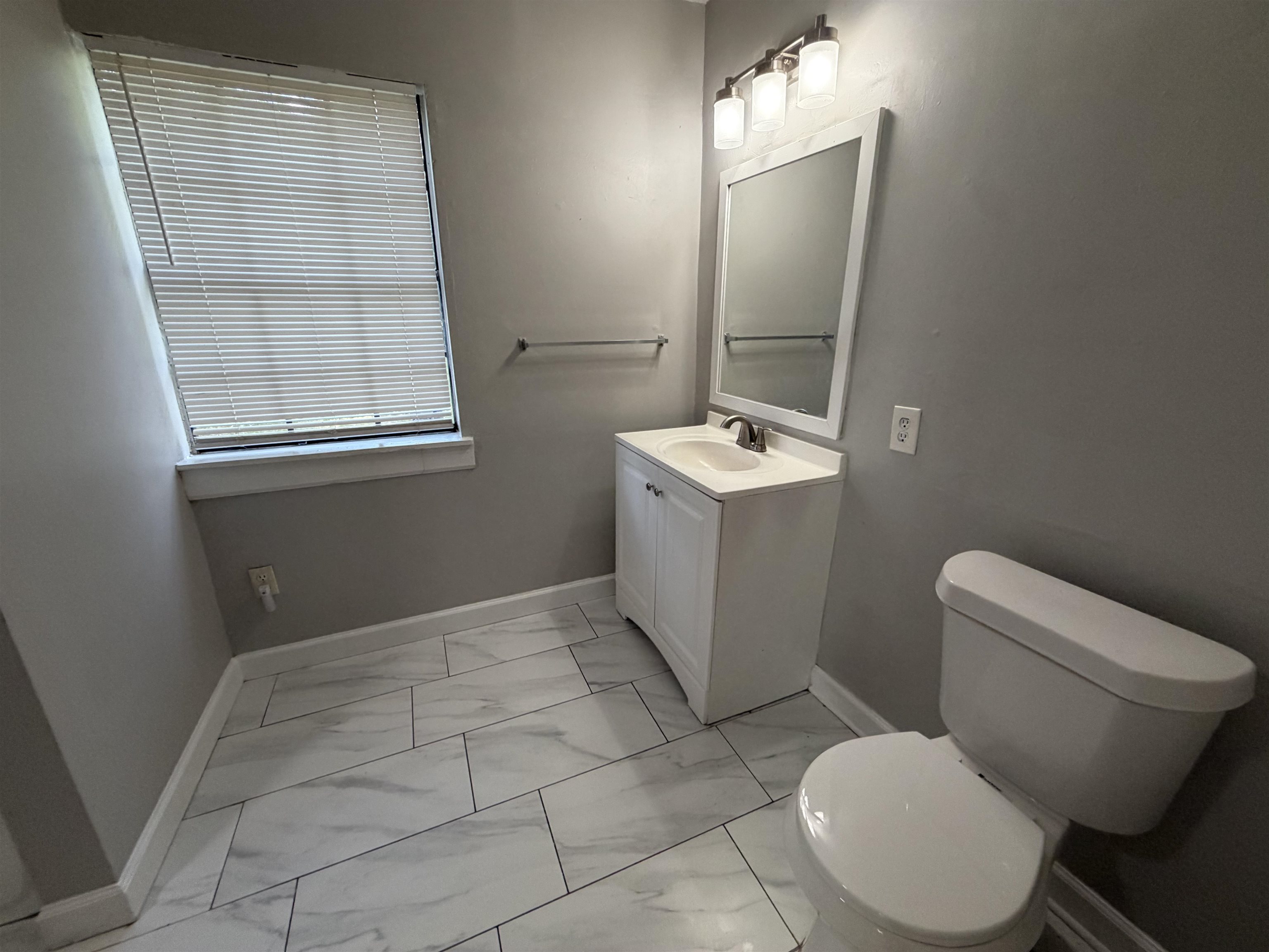2078 Walker Ave Property Photo 9