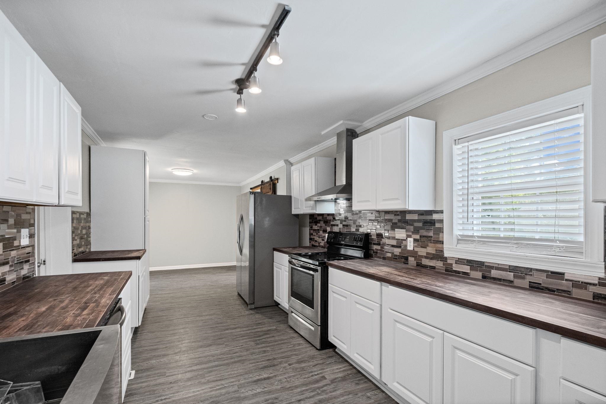 46 Charles Ave Property Photo 12