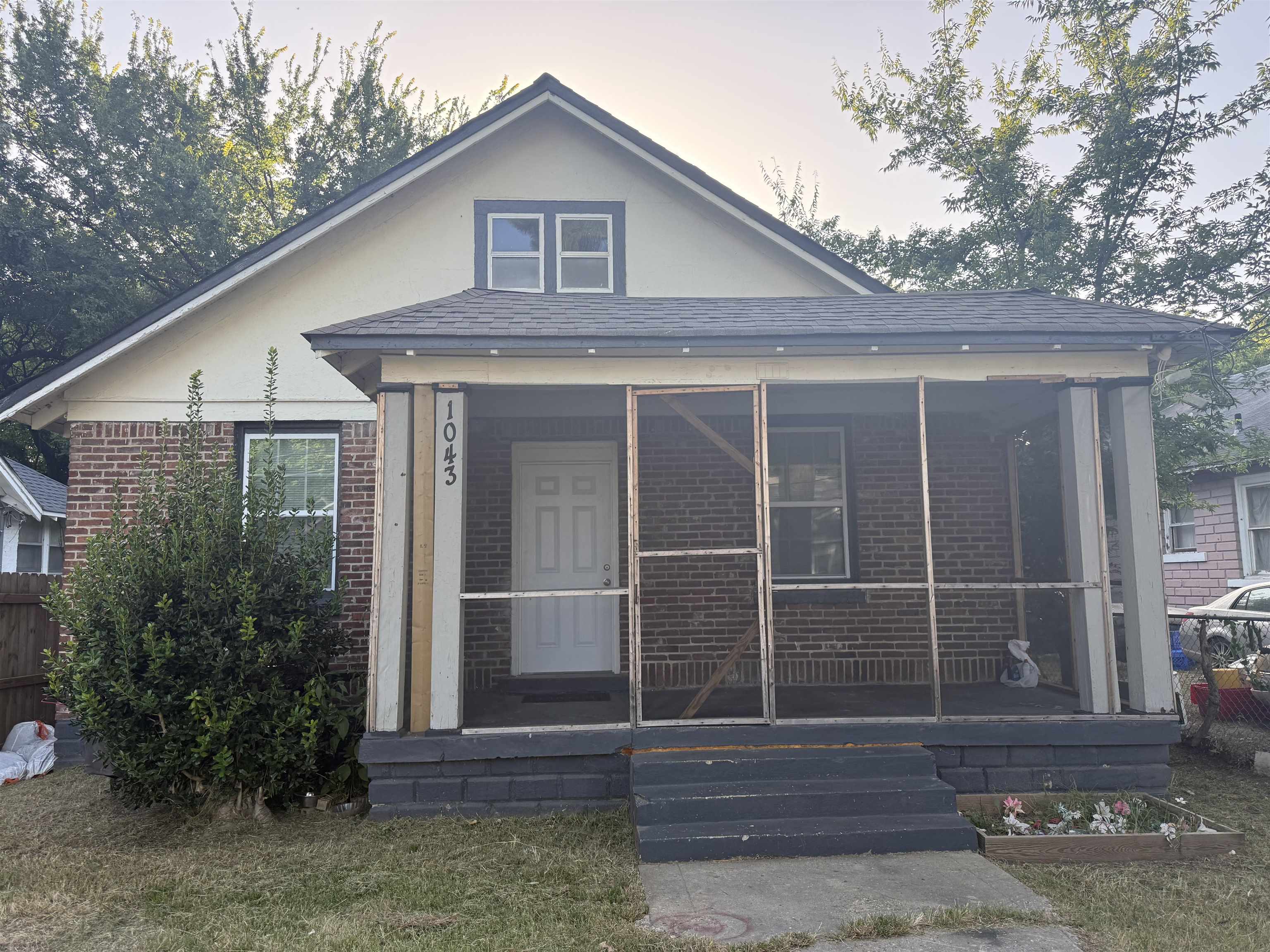 1043 Pearce St Property Photo 1