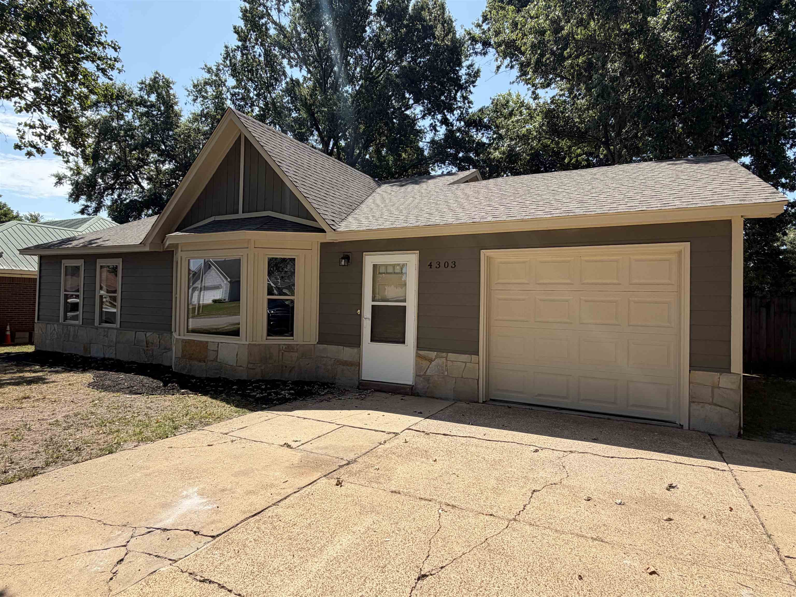 4303 Water Briar Rd Property Photo 2
