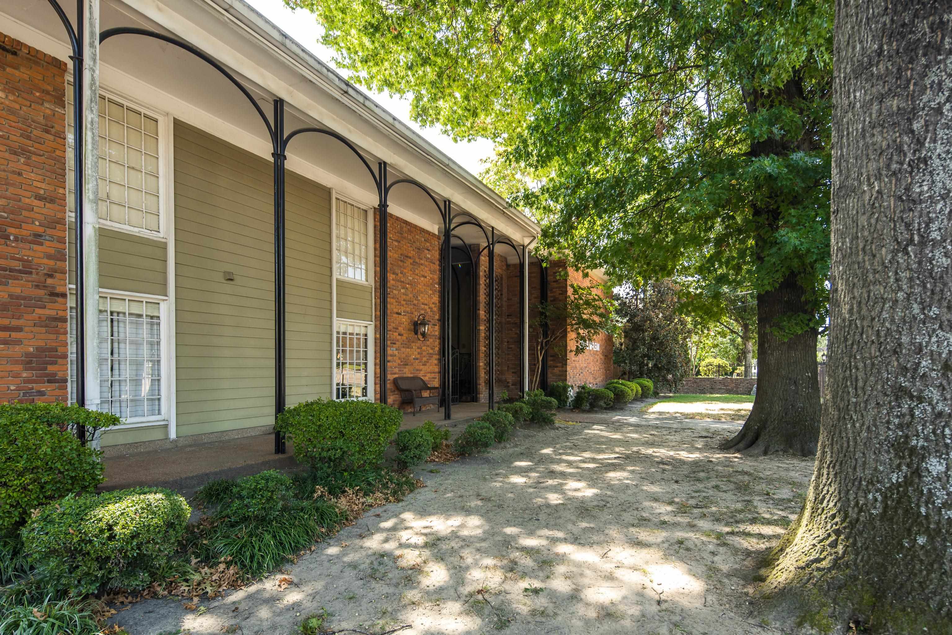220 S Mclean Blvd 8 Property Photo 1