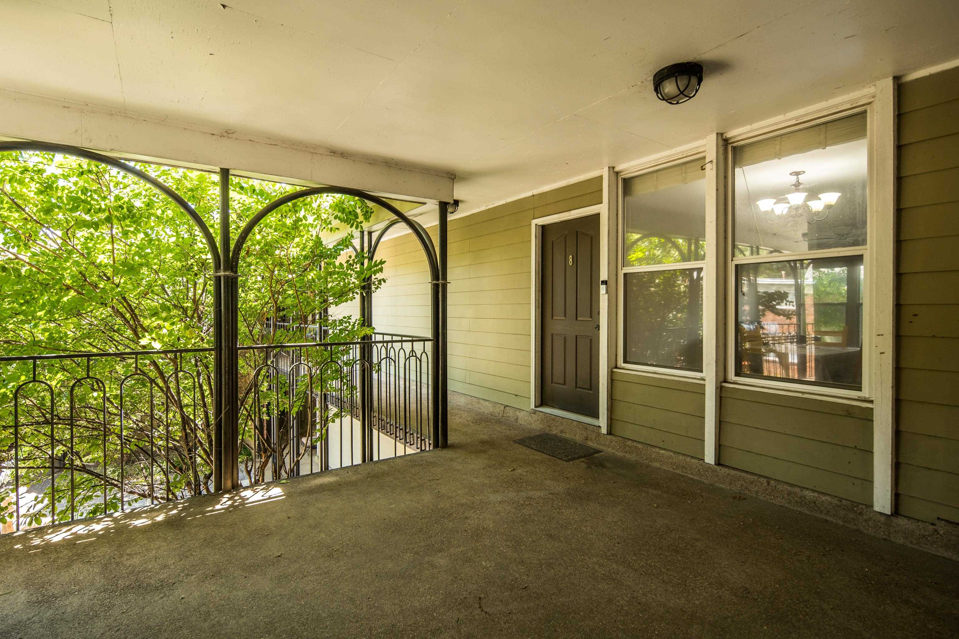 220 S Mclean Blvd 8 Property Photo 3