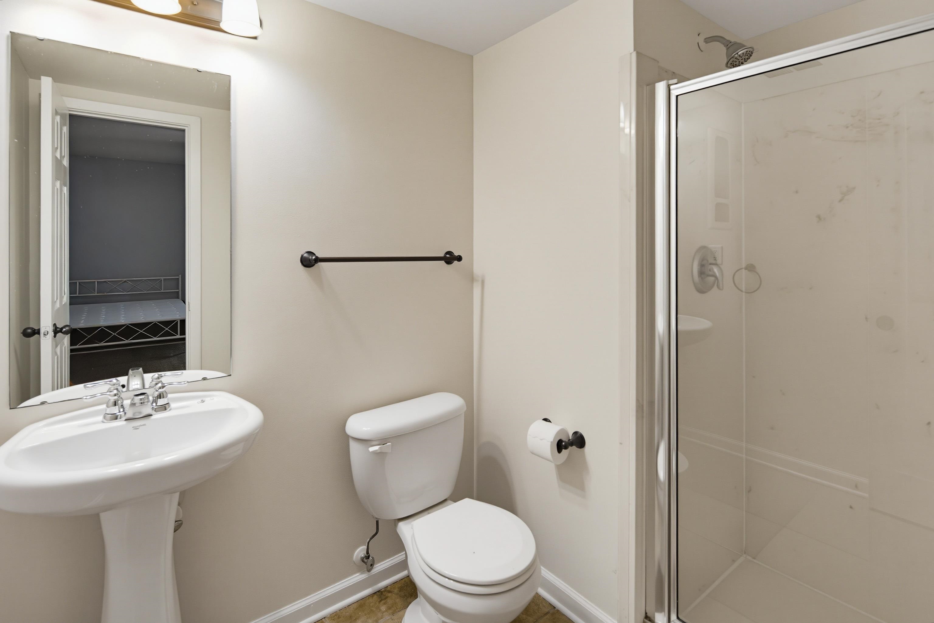 220 S Mclean Blvd 8 Property Photo 12