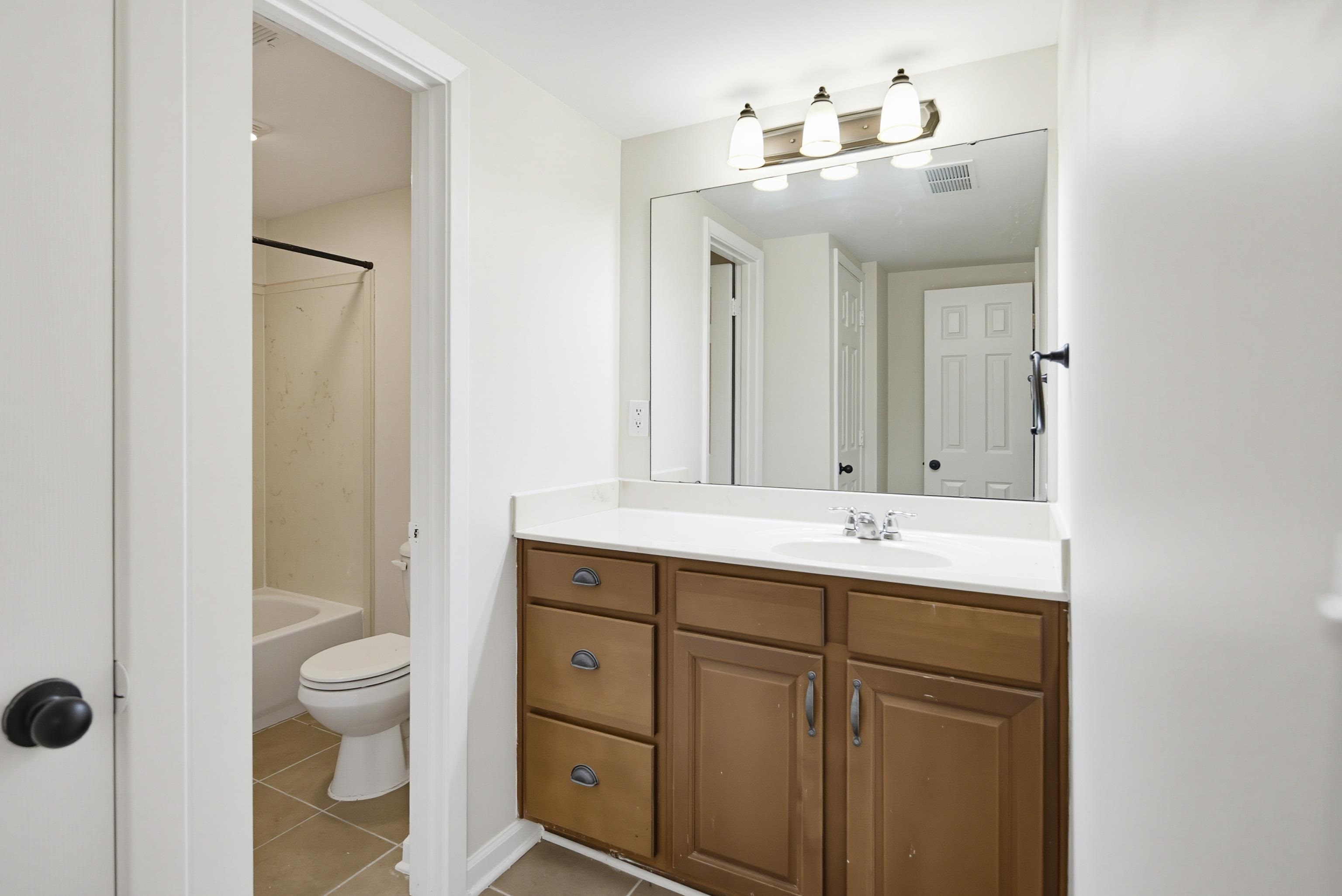 220 S Mclean Blvd 8 Property Photo 15
