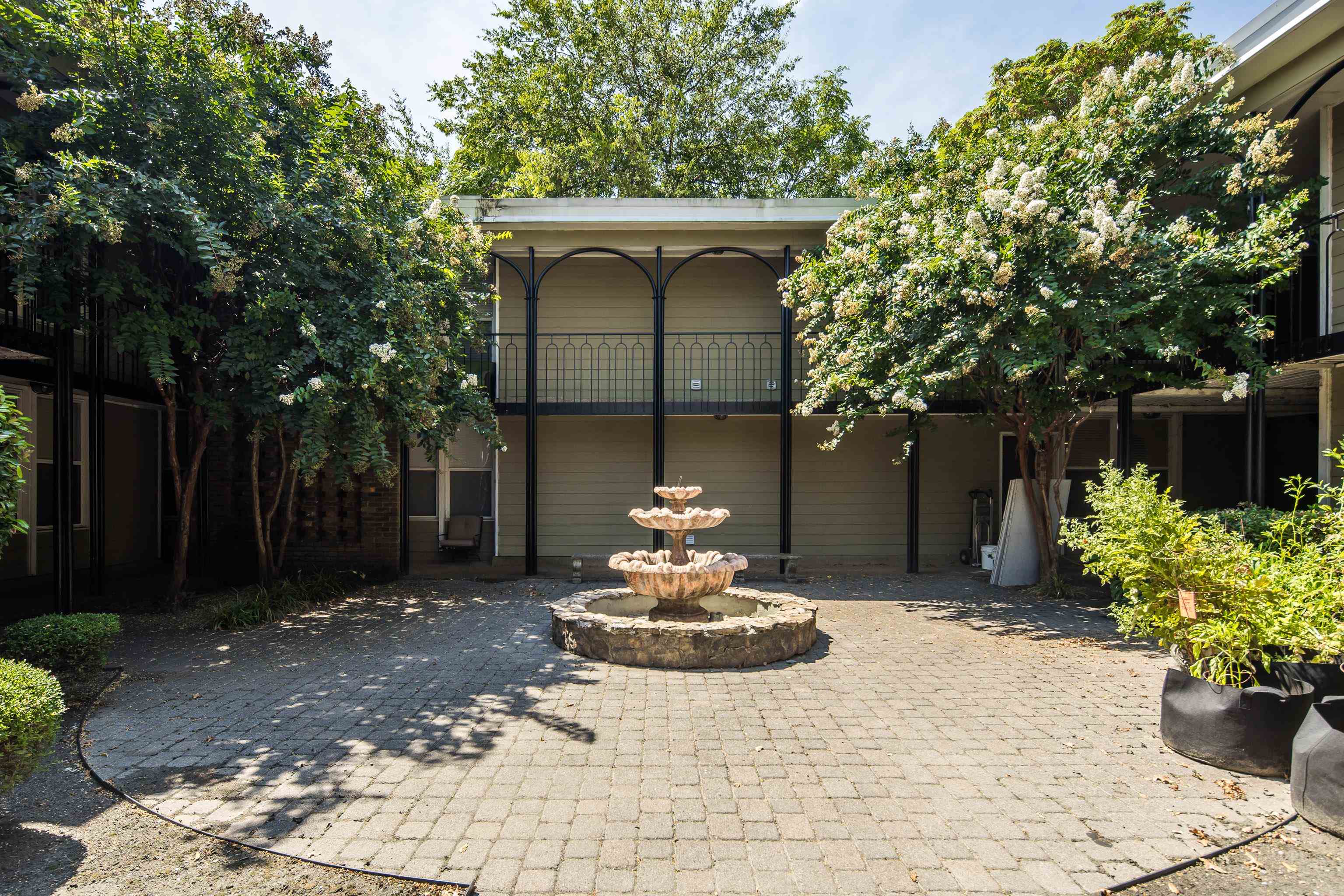 220 S Mclean Blvd 8 Property Photo 19