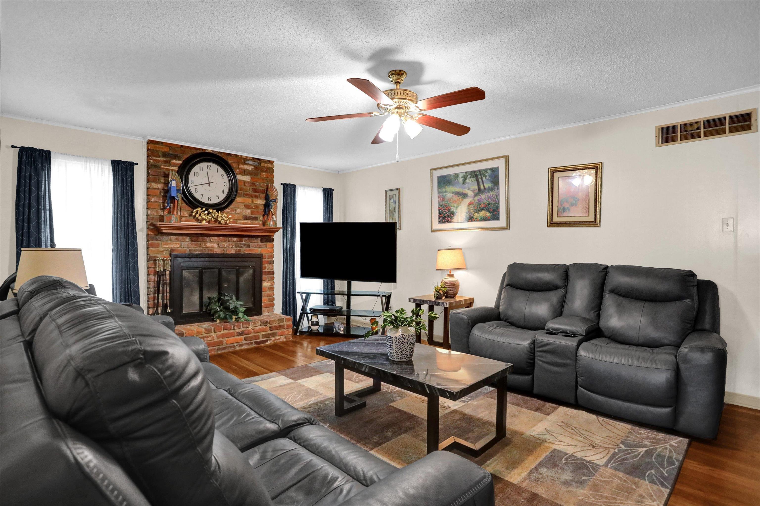 4570 Craigmont Dr Property Photo 8
