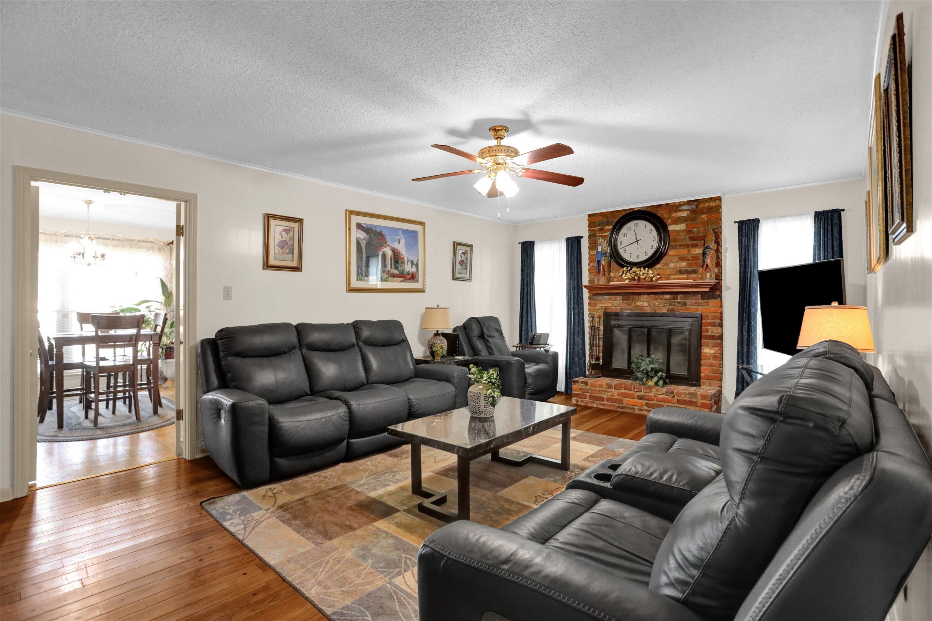 4570 Craigmont Dr Property Photo 9