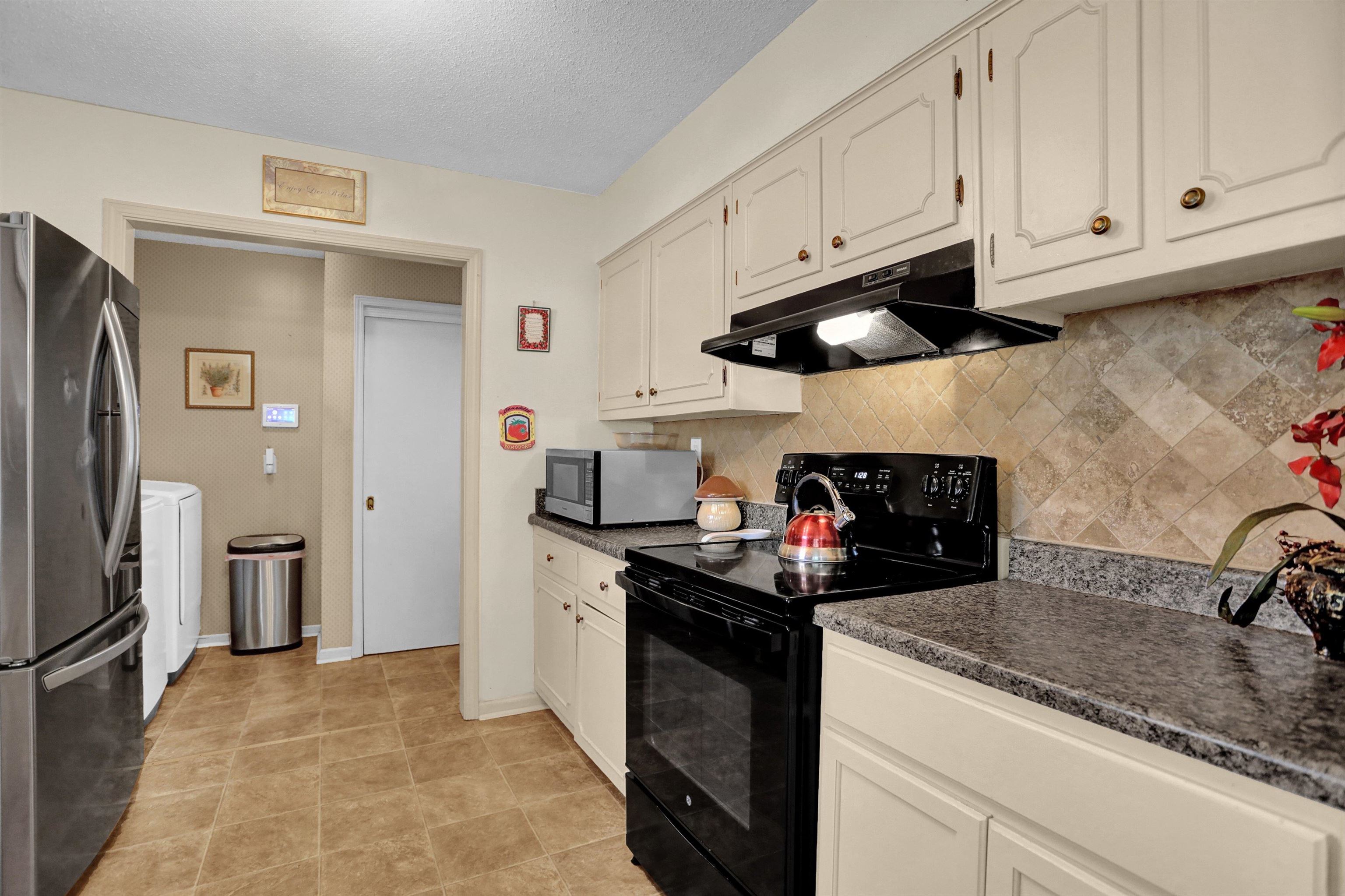 4570 Craigmont Dr Property Photo 15