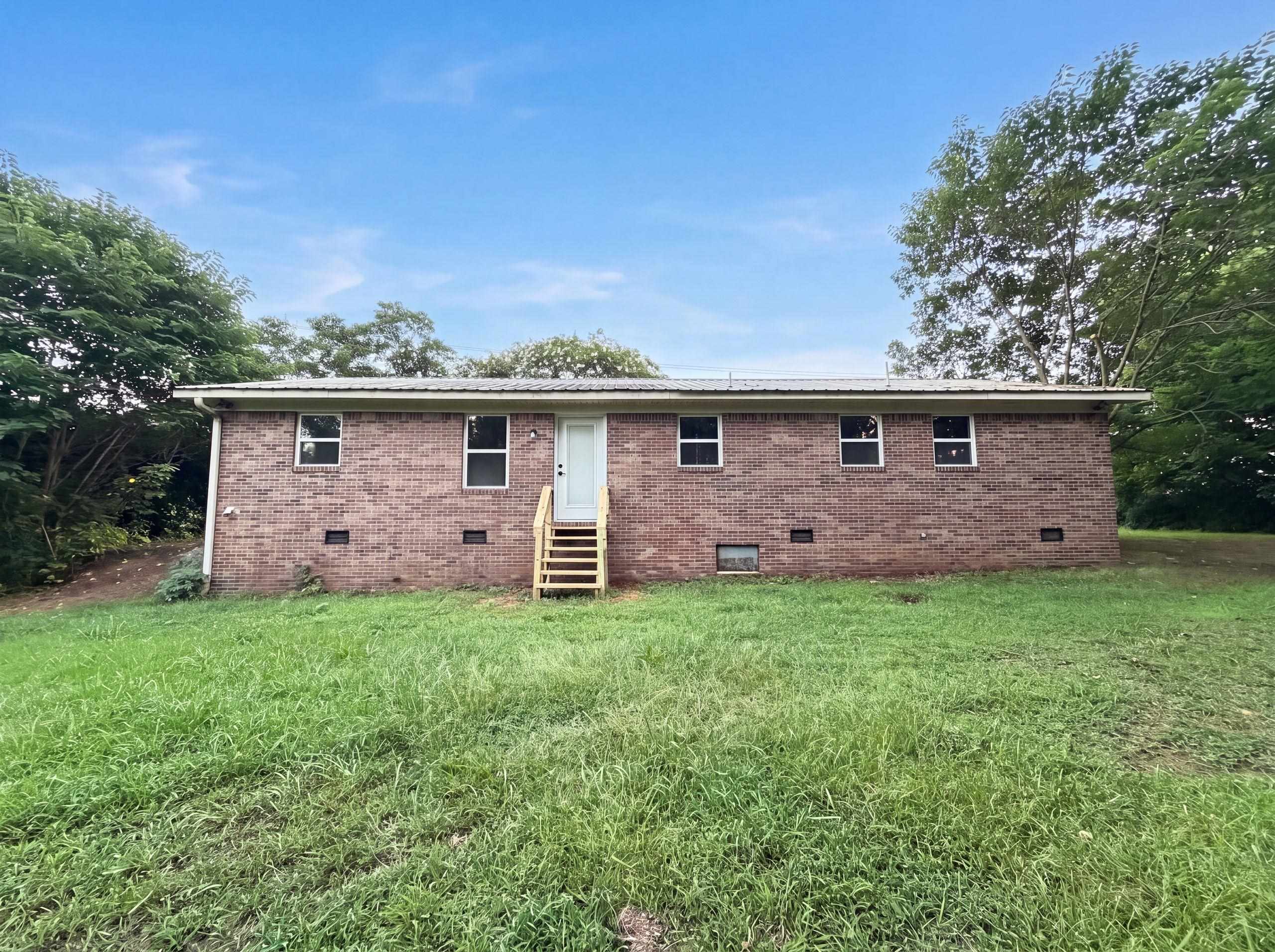 422 W Main Rd Property Photo 5