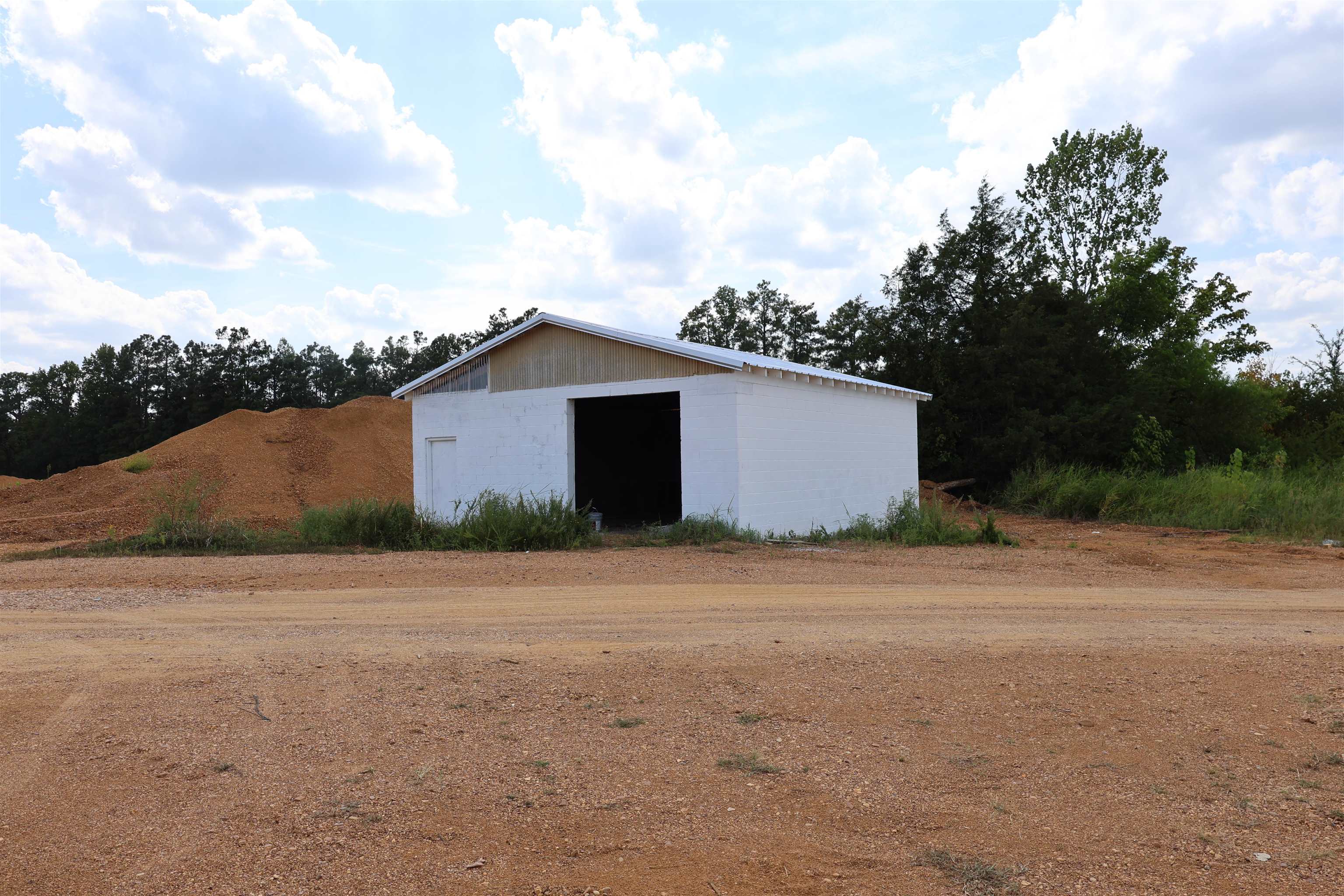 64 Hwy Property Photo 31