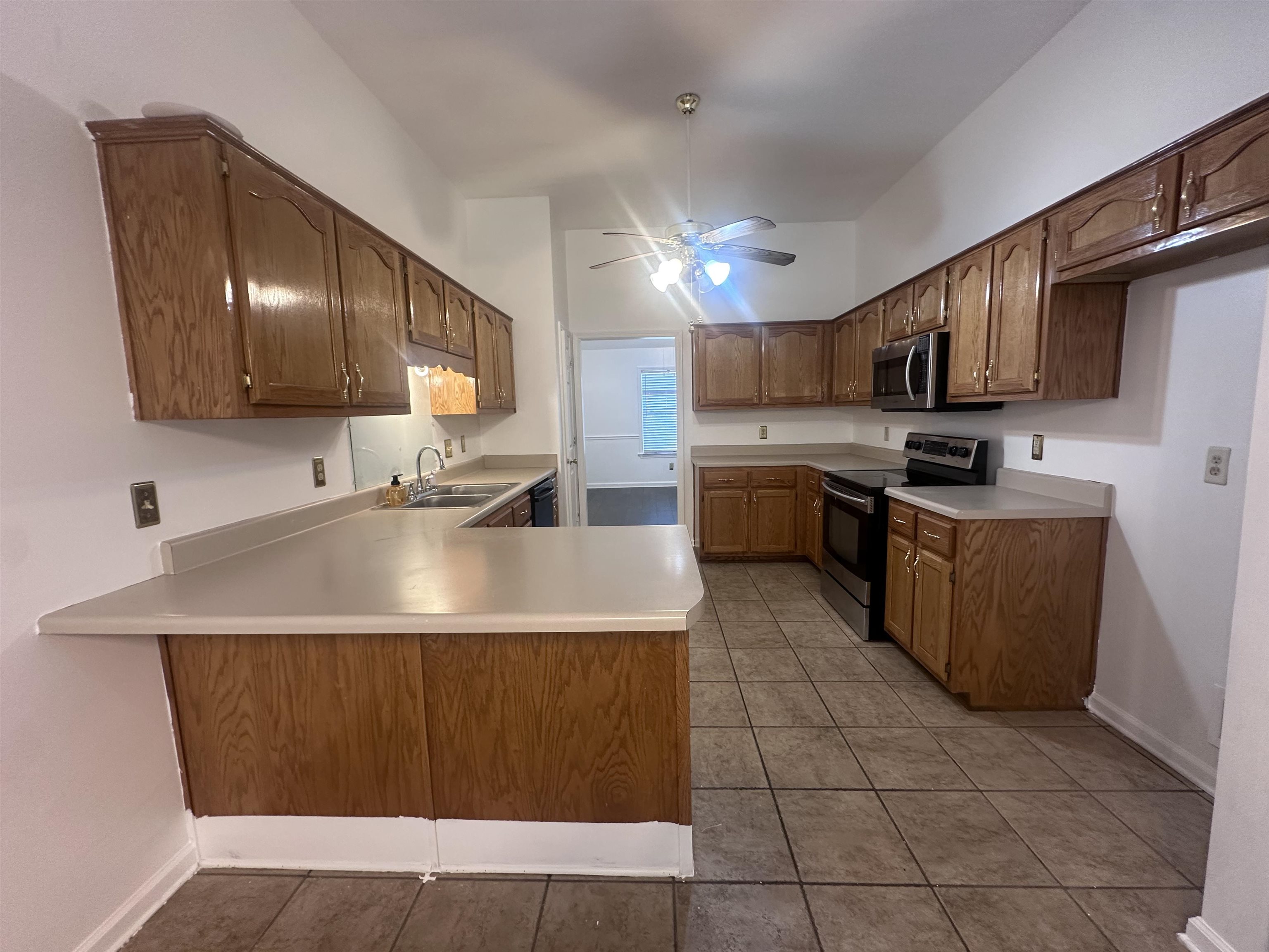 8305 Crimson Creek Dr Property Photo 2