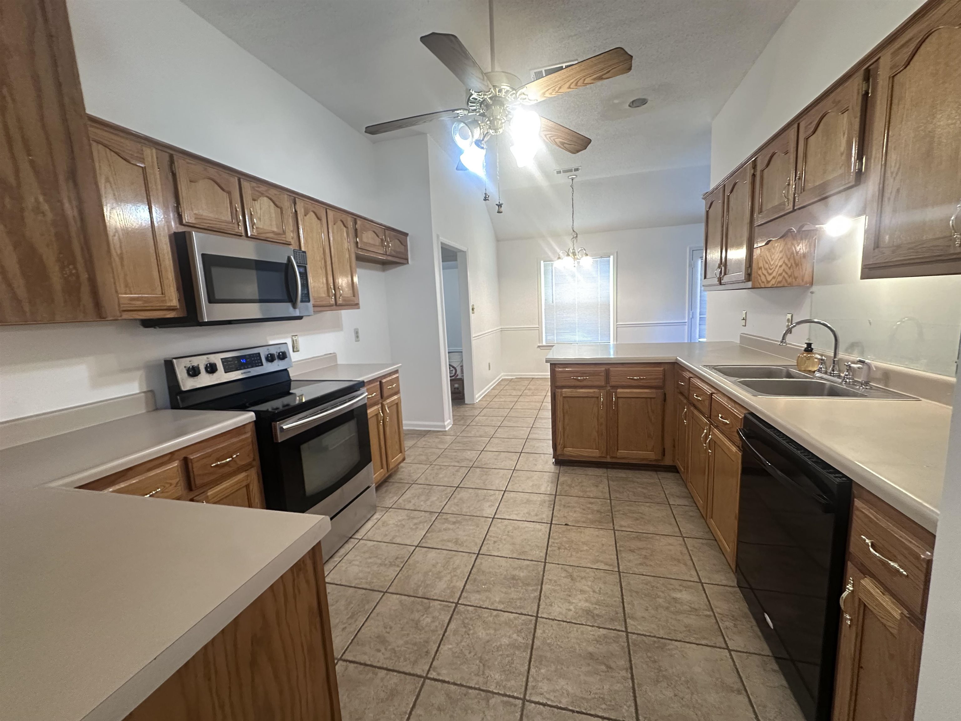 8305 Crimson Creek Dr Property Photo 3
