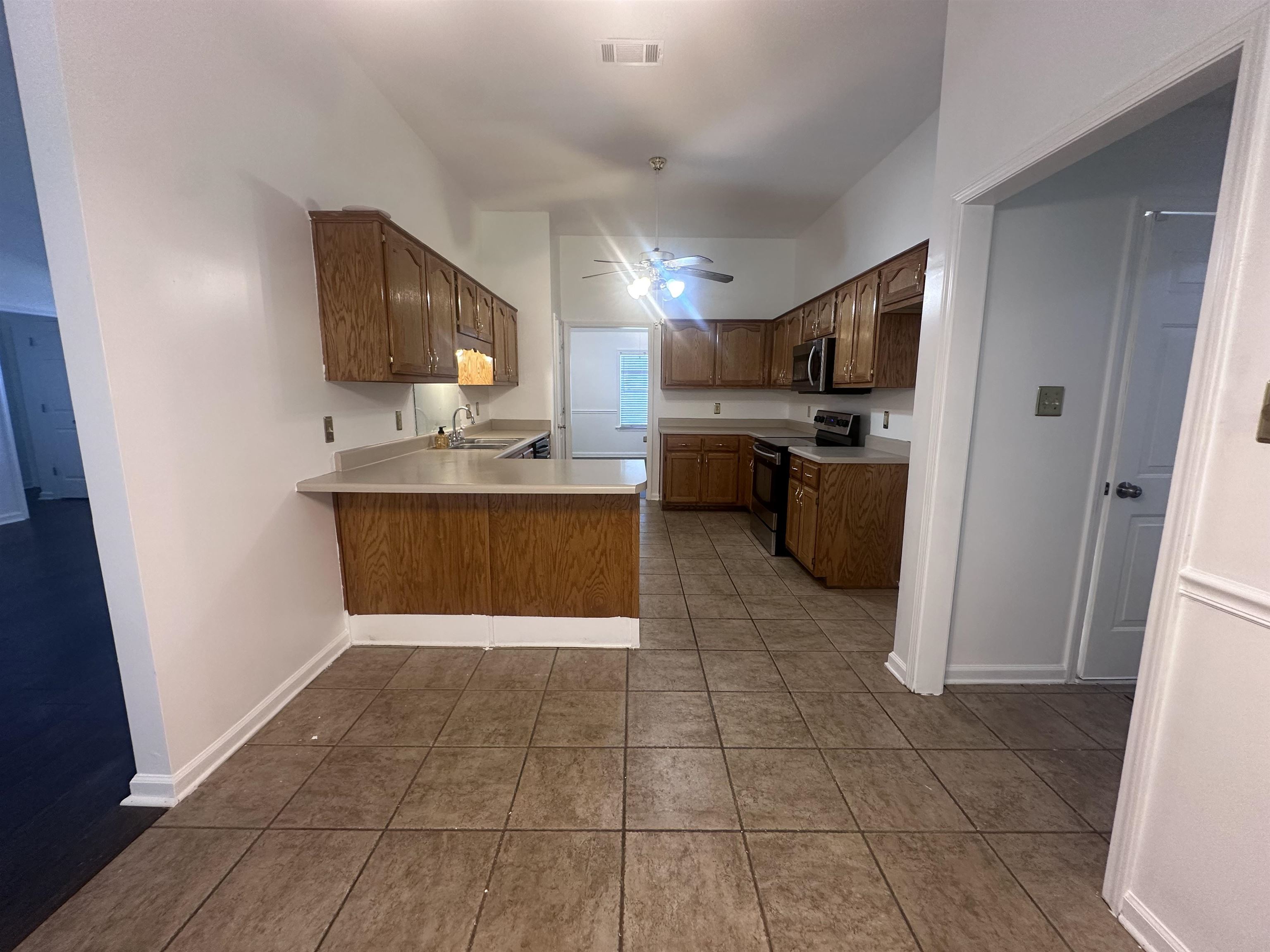 8305 Crimson Creek Dr Property Photo 4