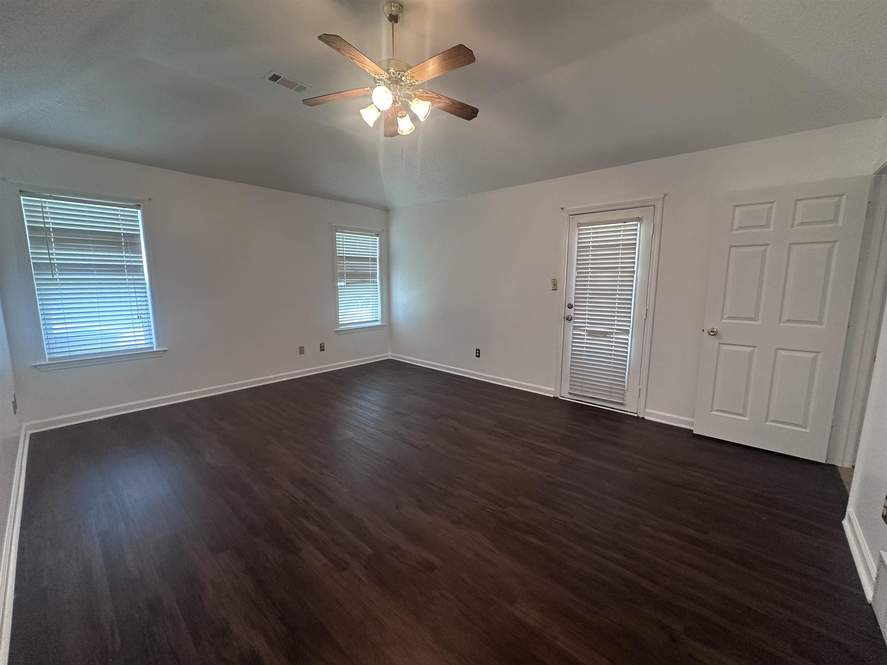 8305 Crimson Creek Dr Property Photo 7
