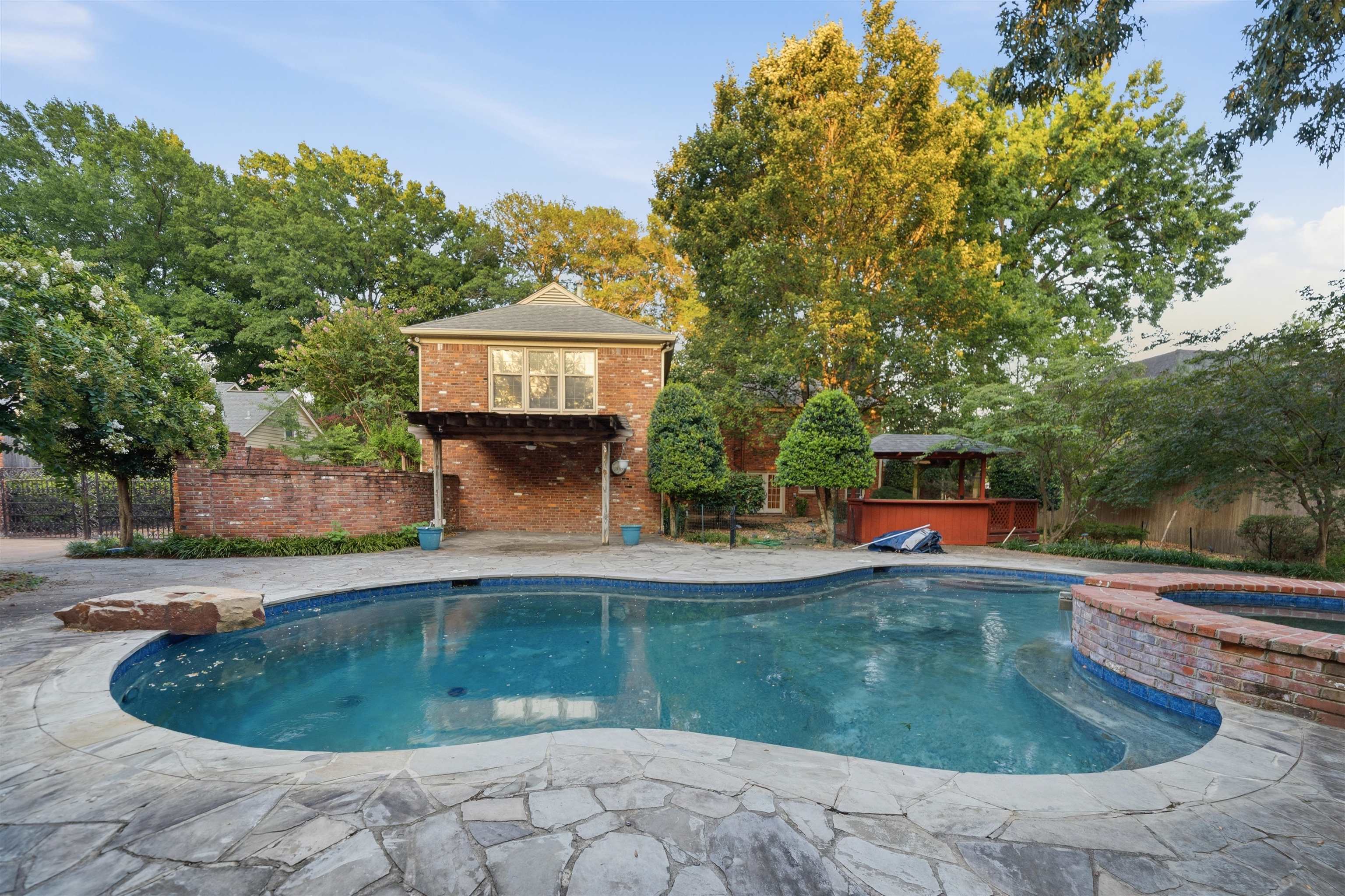 2249 KIRBY PKY Property Photo 1