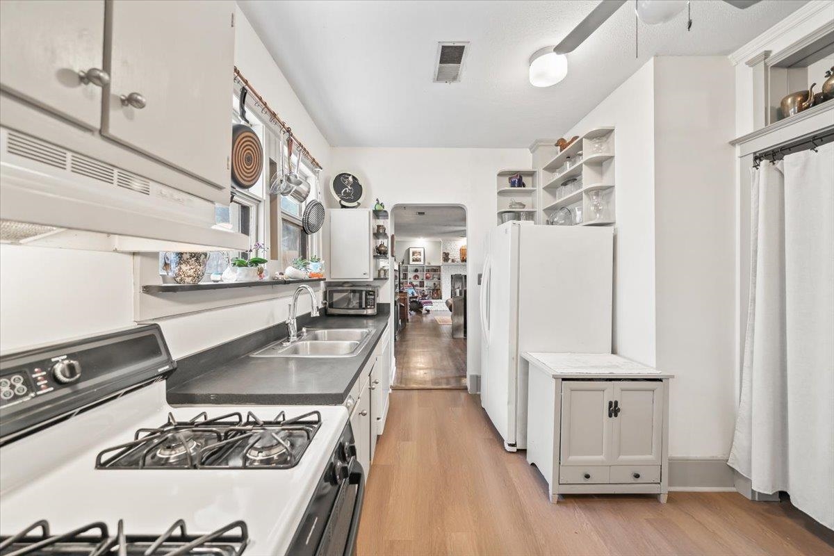 130 S Greer St Property Photo 13