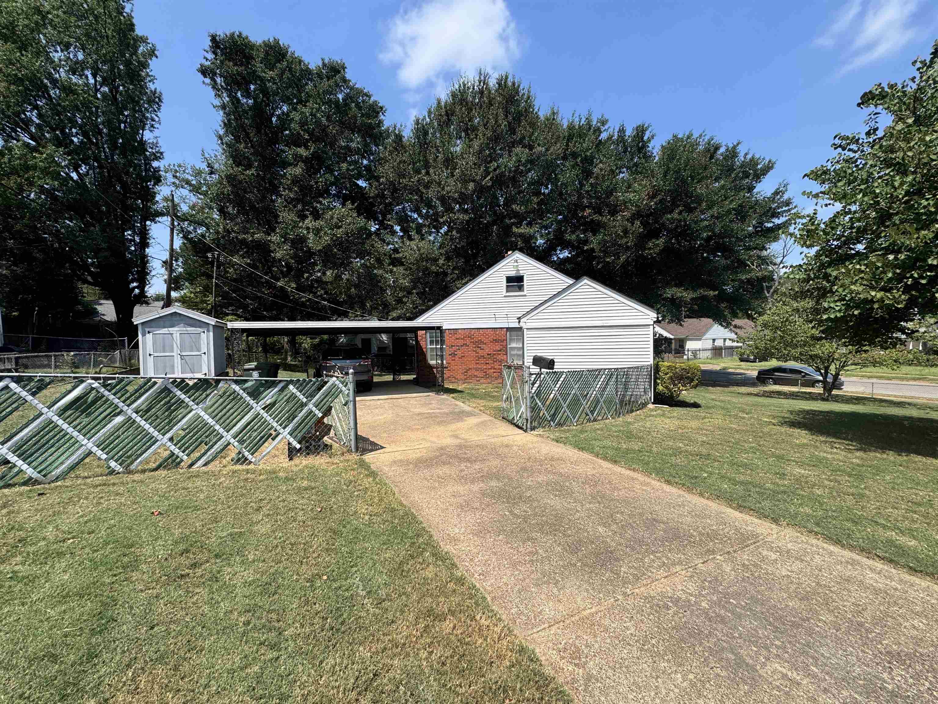 1905 Ozark St Property Photo 2