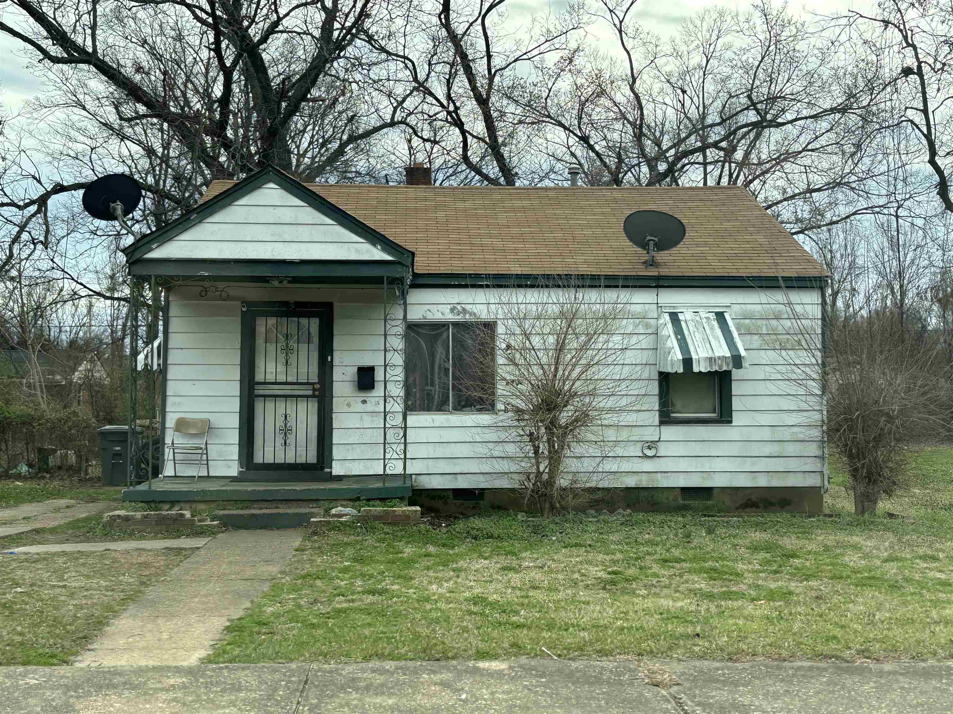 1983 Hubert Ave Property Photo 1