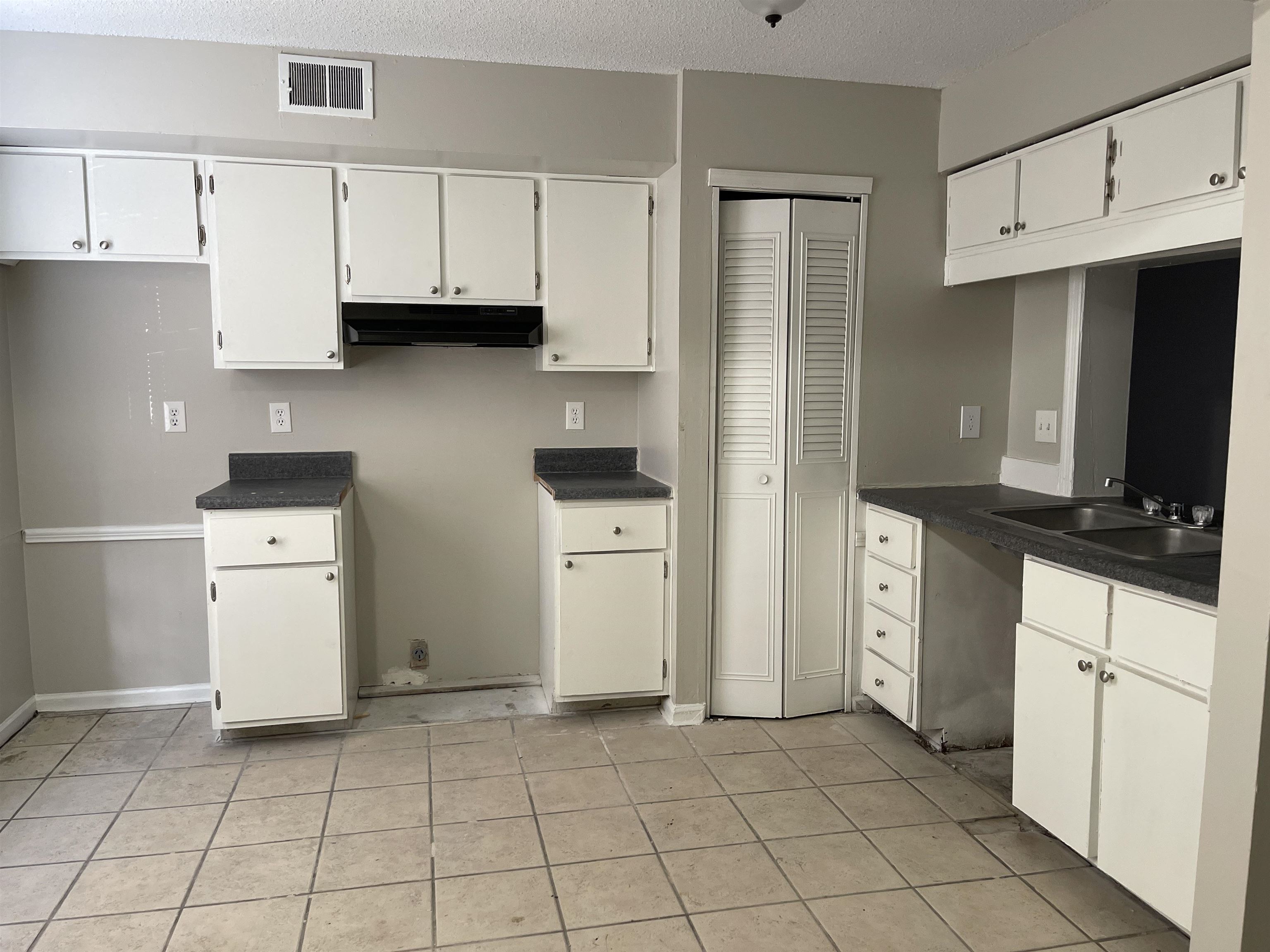 3754 Cambridge Station Dr 3754 Property Photo 2