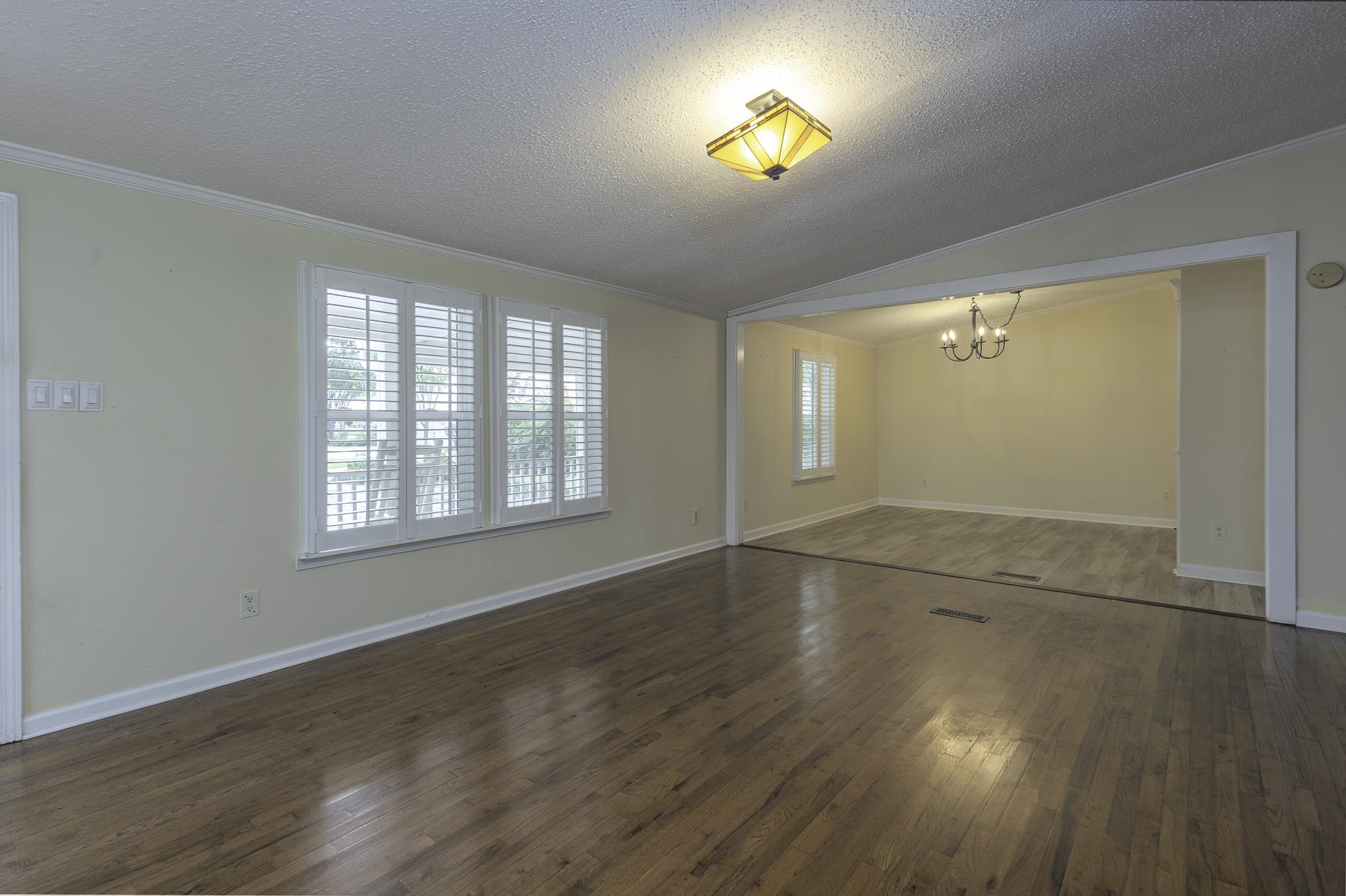240 3rd St Property Photo 9