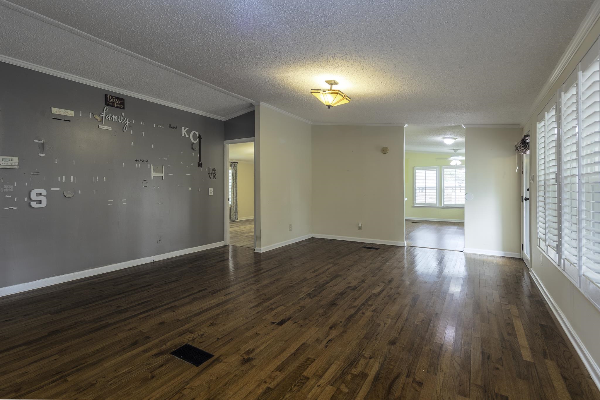 240 3rd St Property Photo 11