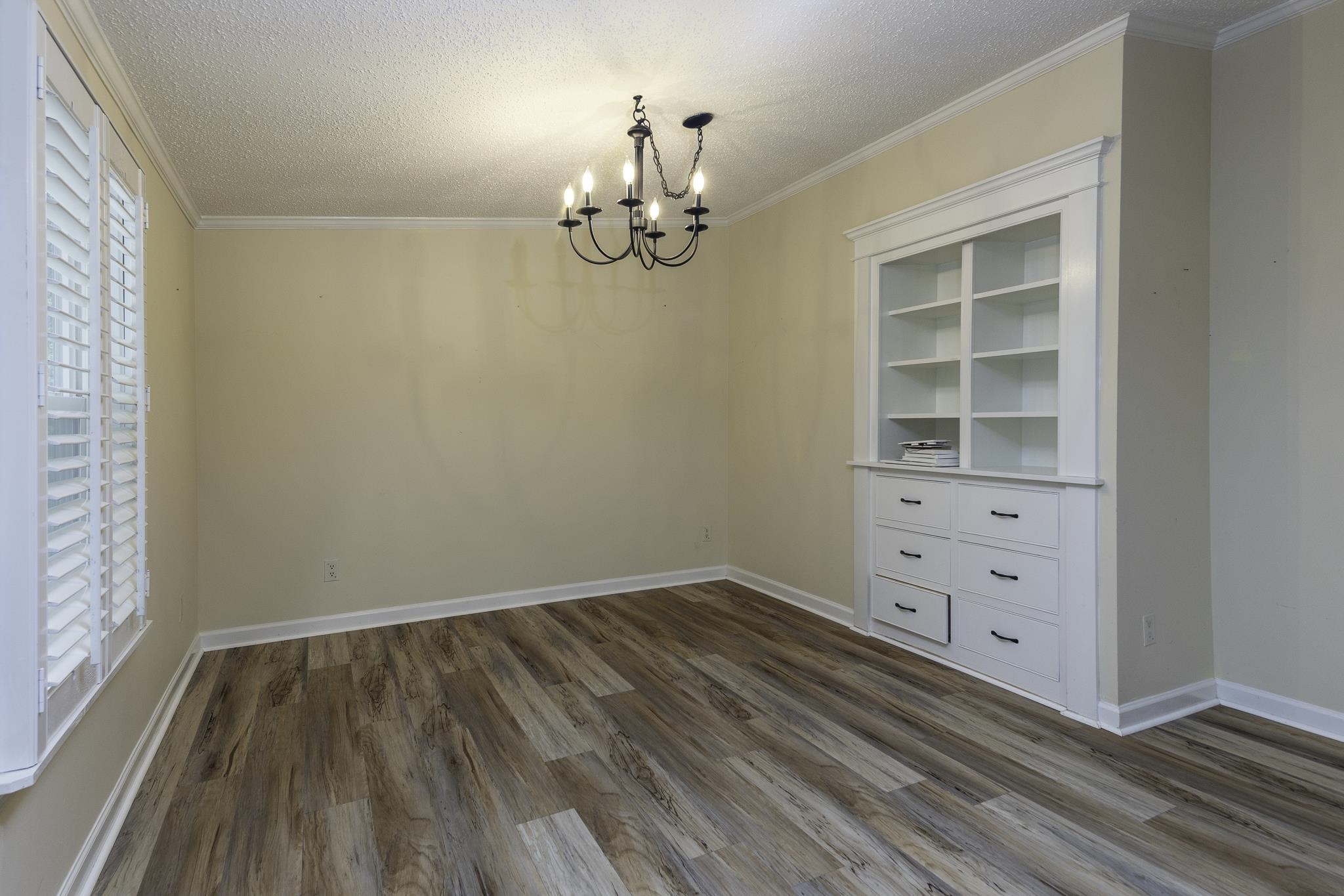 240 3rd St Property Photo 12