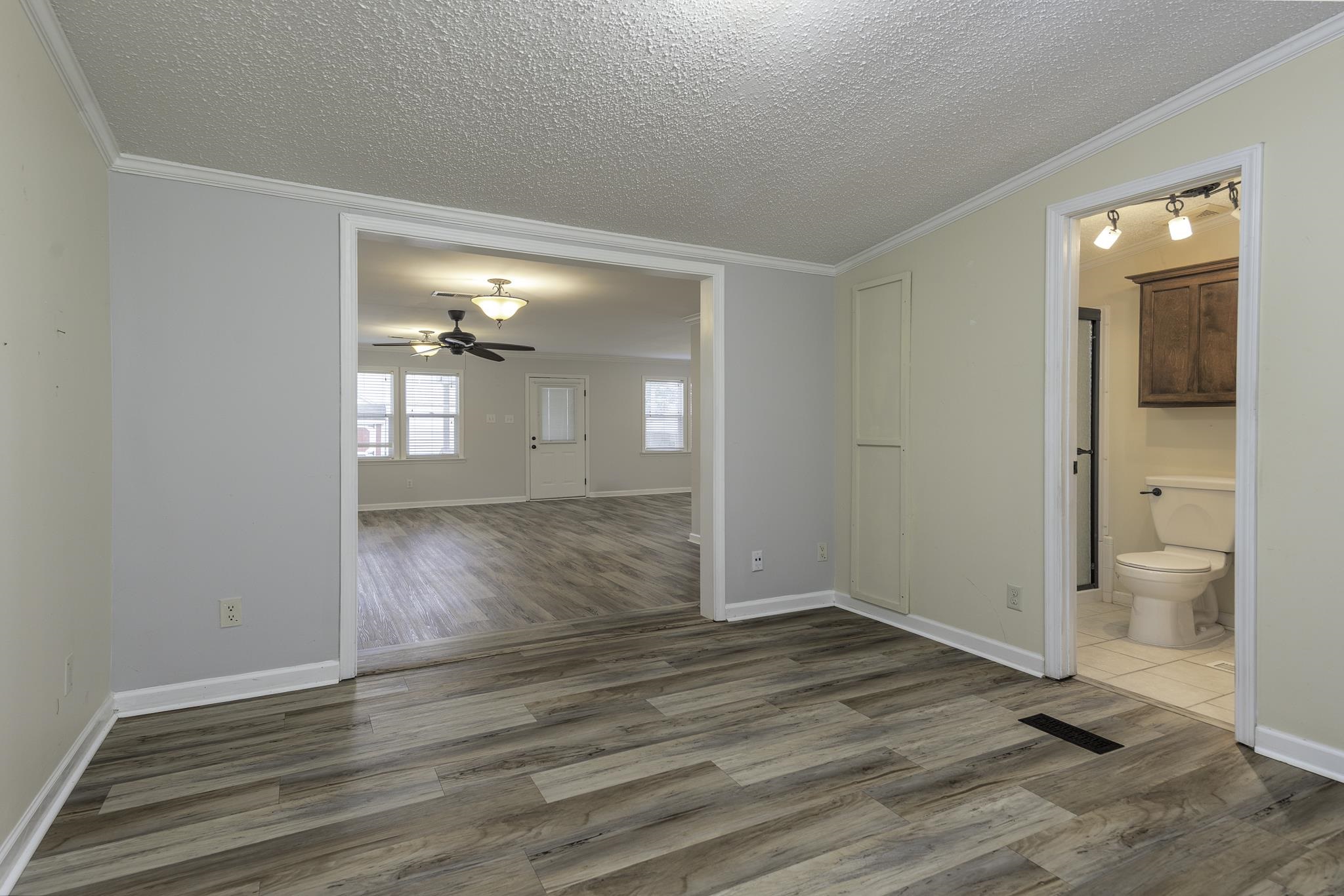 240 3rd St Property Photo 14