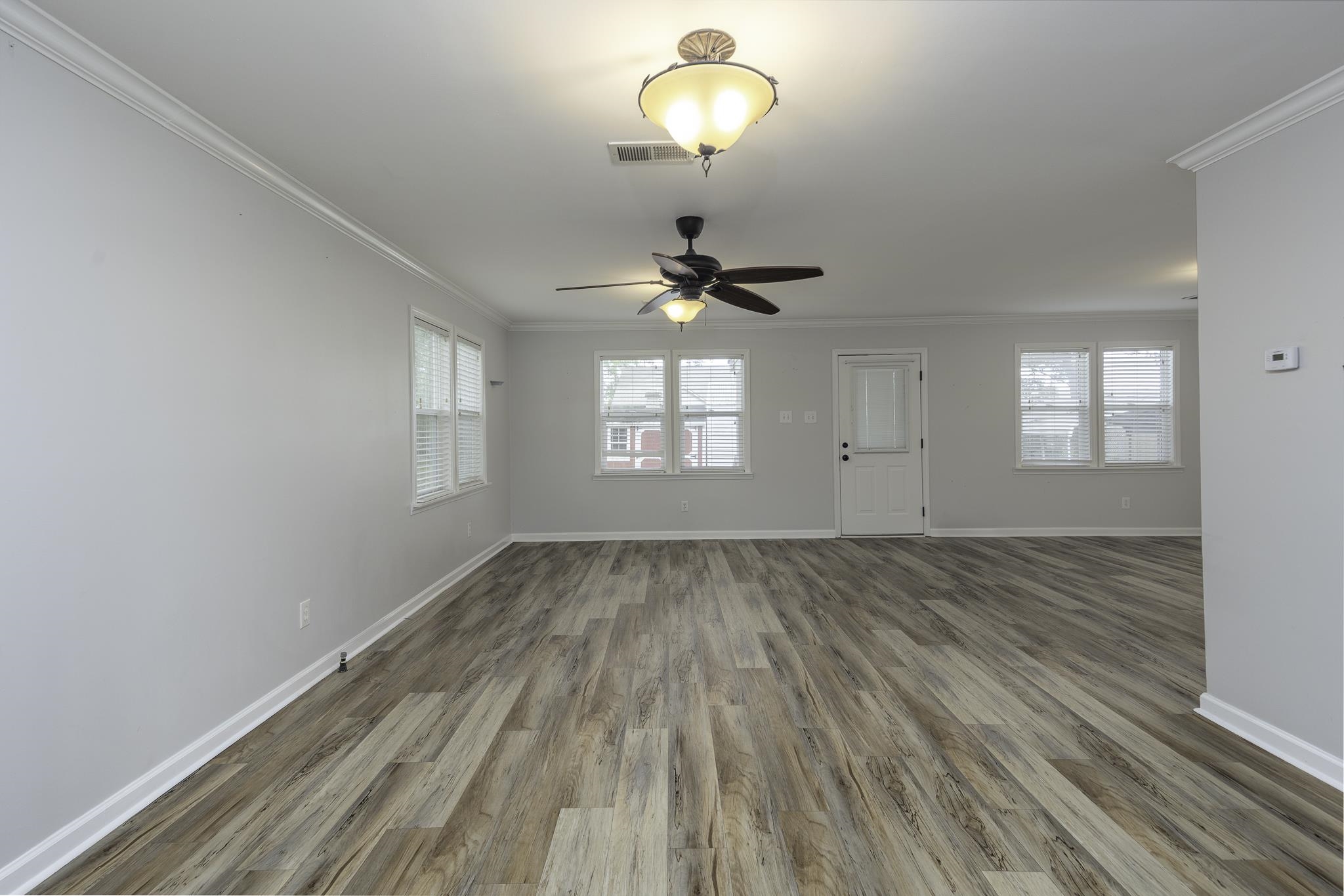 240 3rd St Property Photo 16