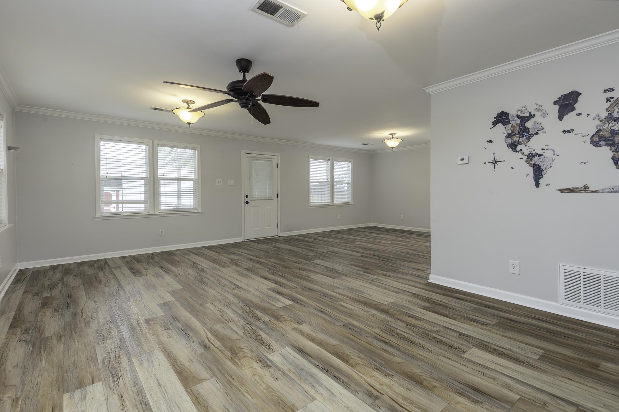 240 3rd St Property Photo 17