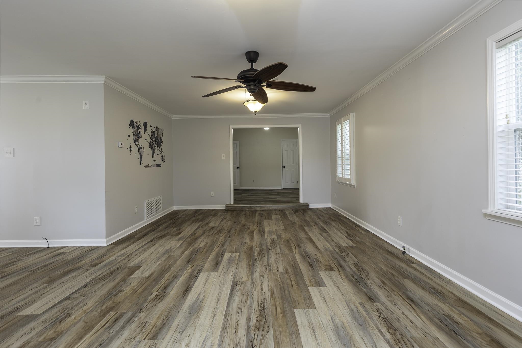 240 3rd St Property Photo 18