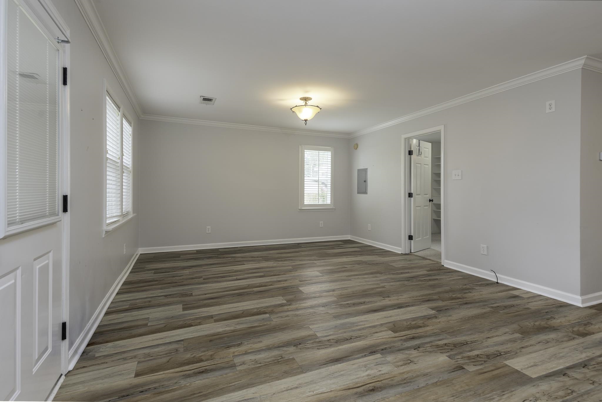 240 3rd St Property Photo 19