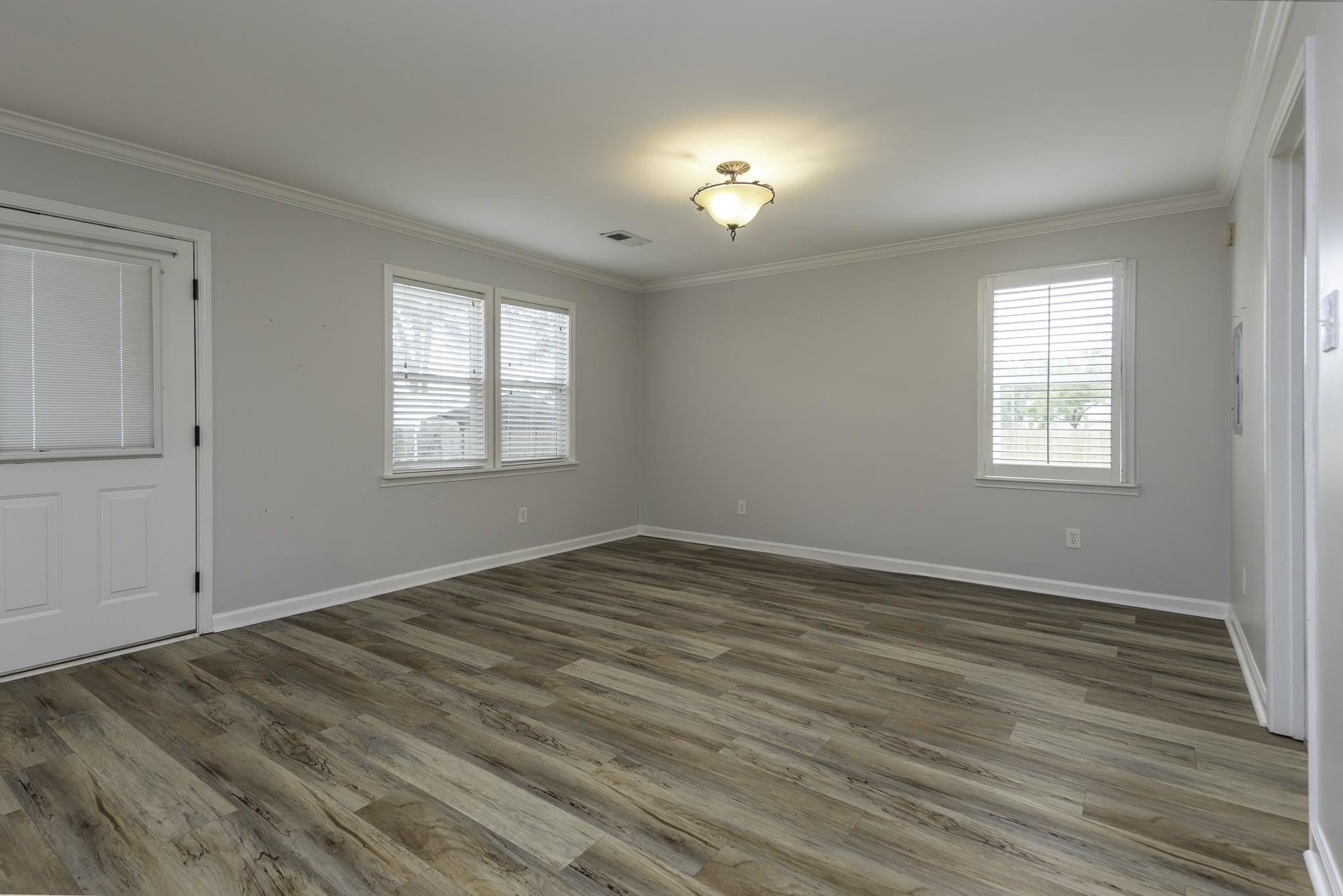 240 3rd St Property Photo 20