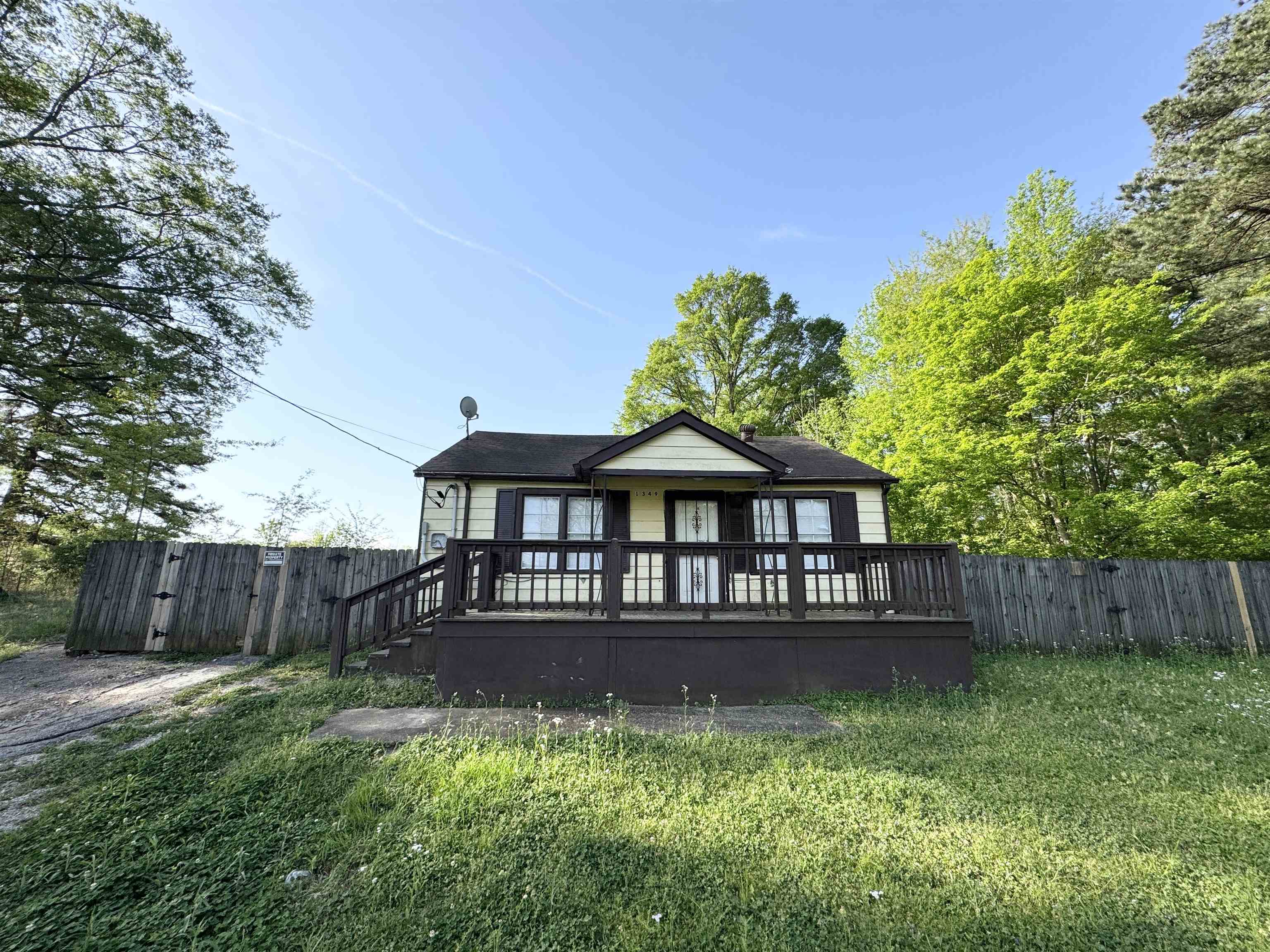 1349 Longcrest Rd Property Photo 1
