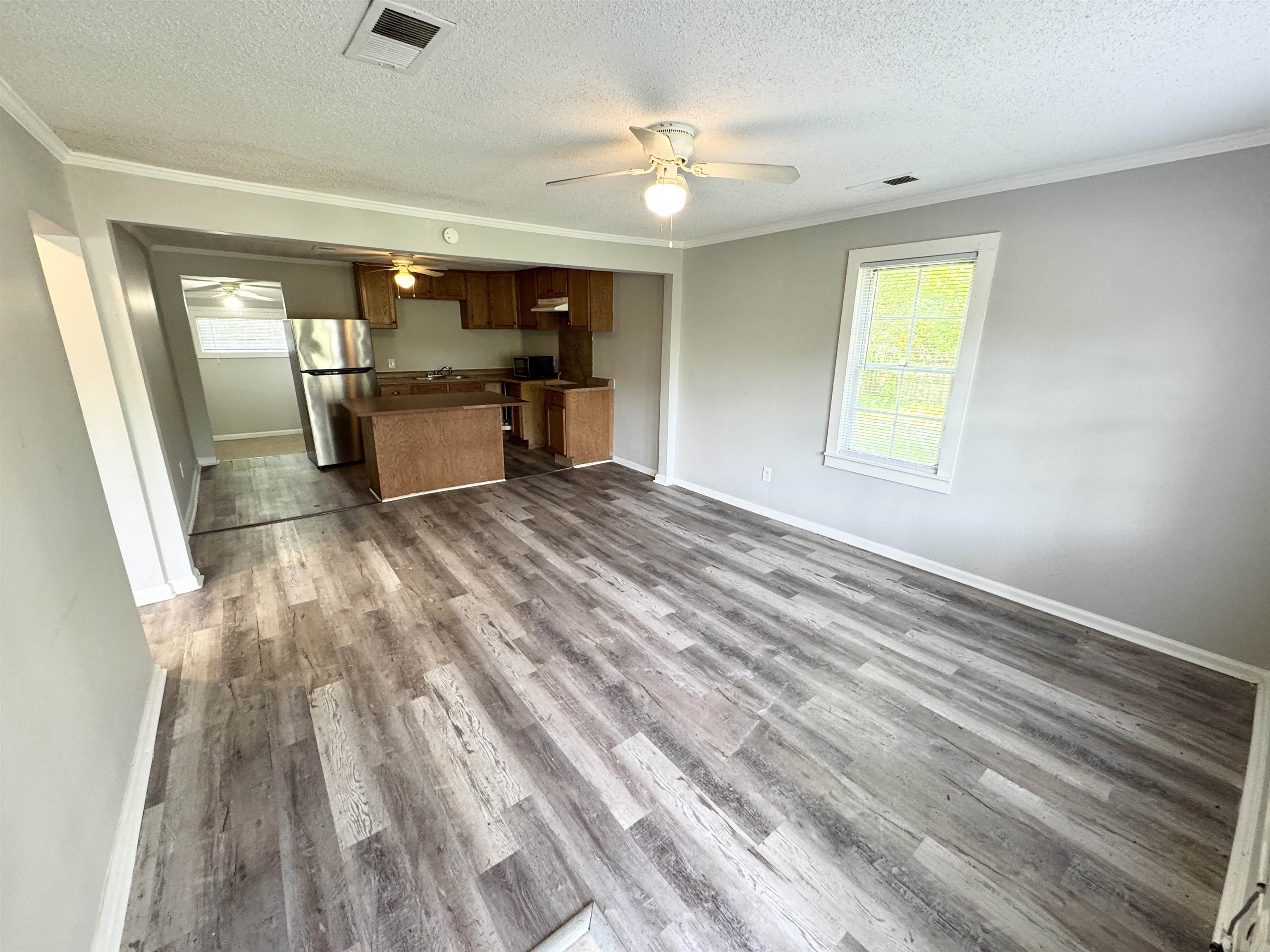 1349 Longcrest Rd Property Photo 2