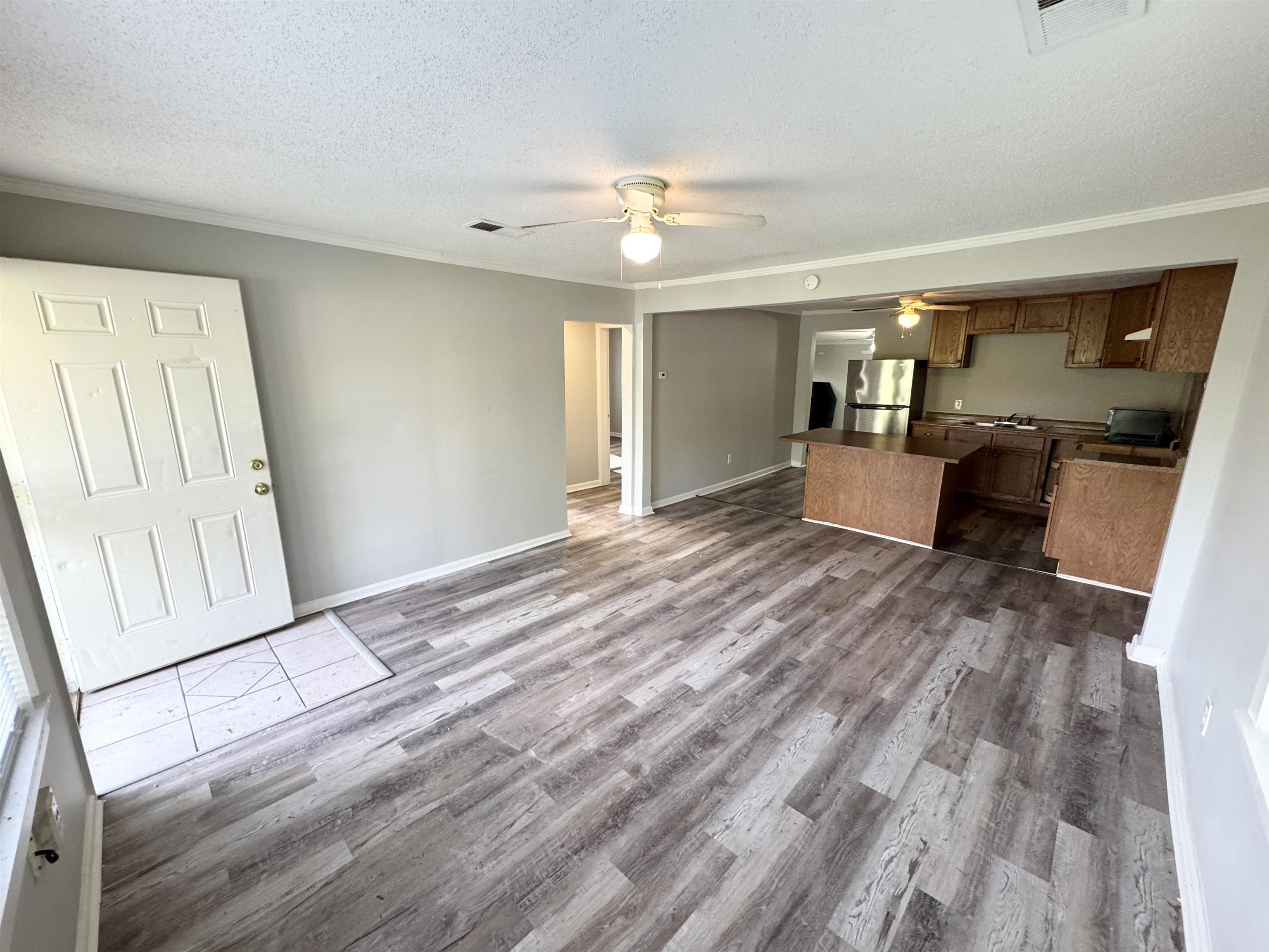 1349 Longcrest Rd Property Photo 3